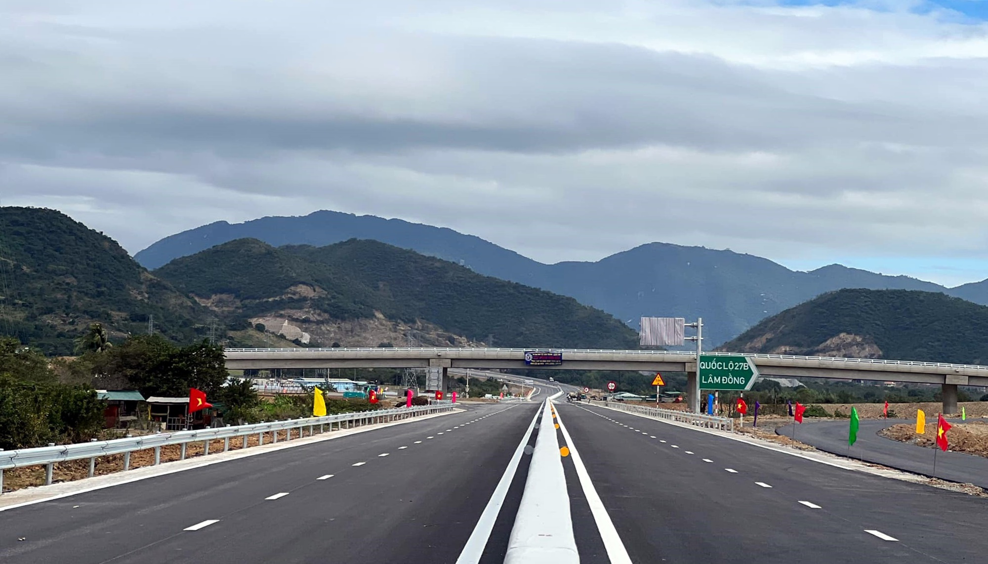 Hình hài cao tốc Nha Trang – Cam Lâm sau một năm rưỡi thi công - Ảnh 7.