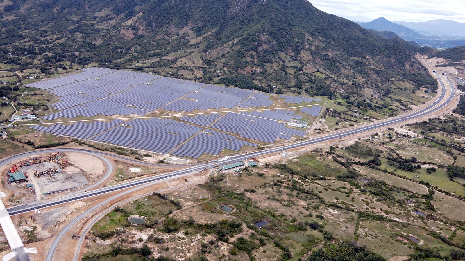 Hình hài cao tốc Nha Trang – Cam Lâm sau một năm rưỡi thi công - Ảnh 12.
