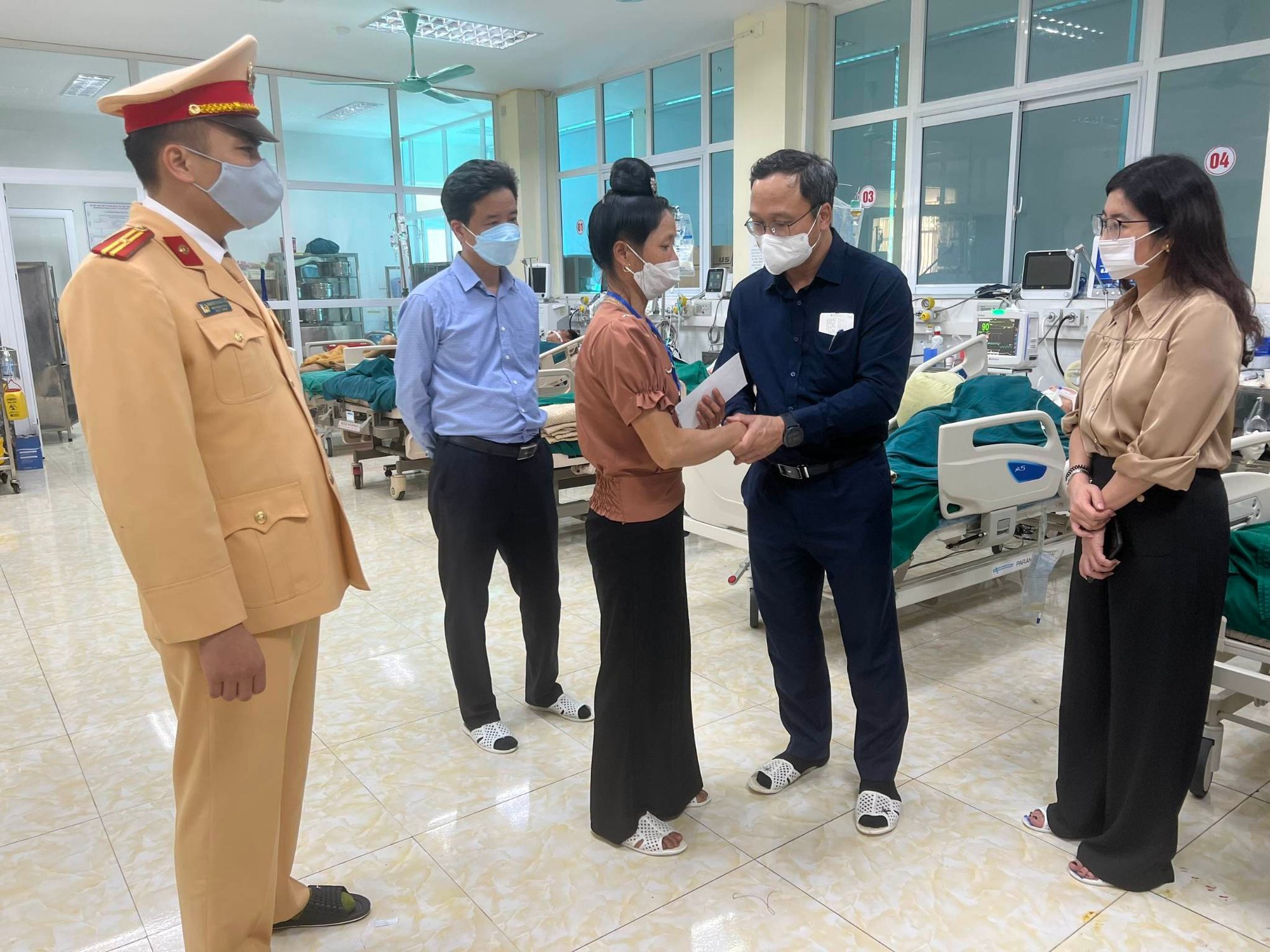 Quyết liệt mạnh mẽ nhất để giảm TNGT tối thiểu 10% trong năm 2023 - Ảnh 3.