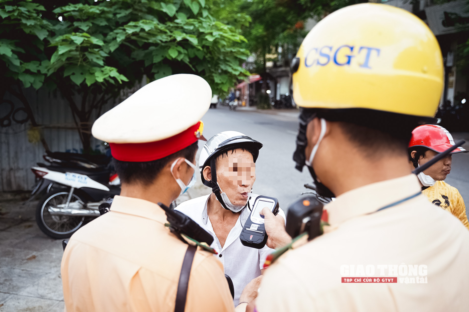 Nhận diện rõ những mối nguy hại đối với ATGT - Ảnh 3. Nhận diện rõ những mối nguy hại đối với ATGT - Ảnh 3.