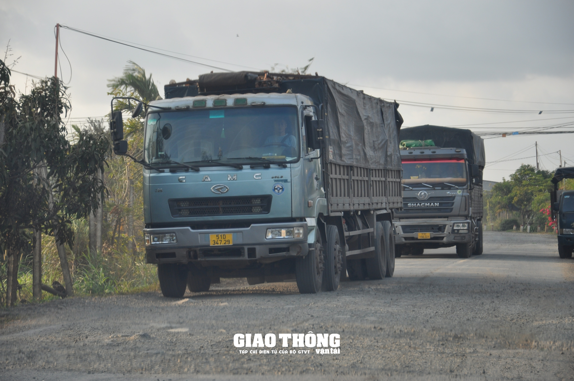 QL29 xuống cấp chậm khắc phục gồng mình cõng xe quá khổ quá tải - Ảnh 1.