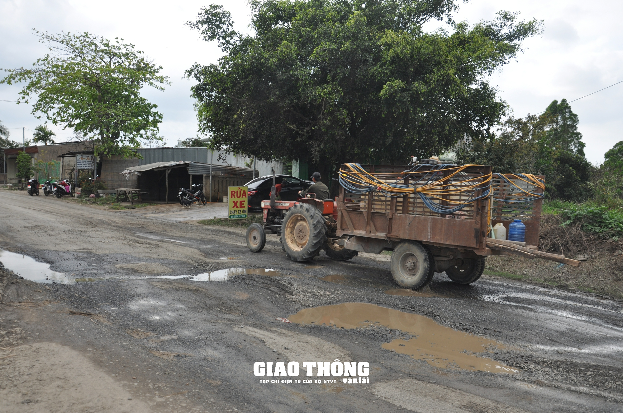 QL29 xuống cấp chậm khắc phục gồng mình cõng xe quá khổ quá tải - Ảnh 3.