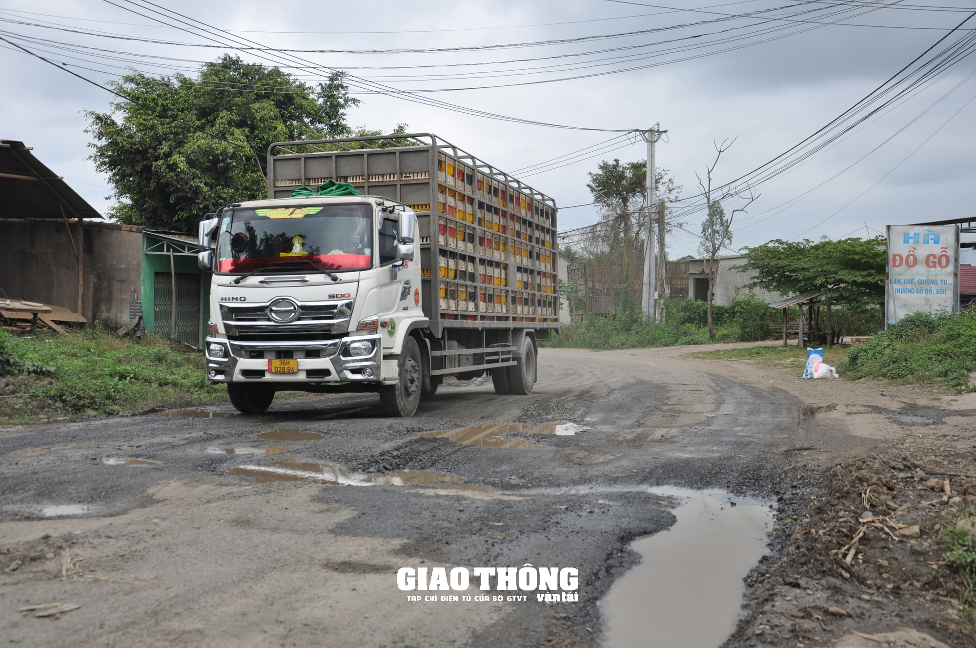 QL29 xuống cấp chậm khắc phục gồng mình cõng xe quá khổ quá tải - Ảnh 4.