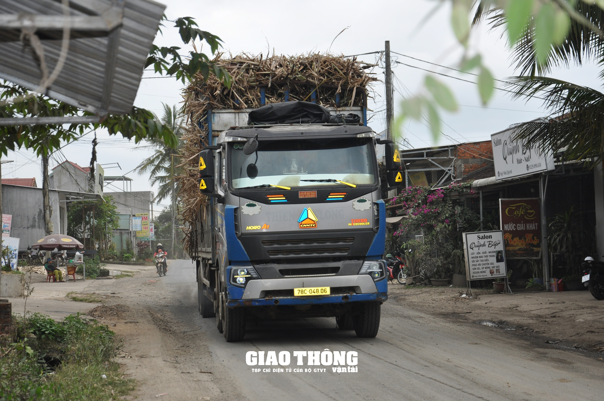 QL29 xuống cấp chậm khắc phục gồng mình cõng xe quá khổ quá tải - Ảnh 5.