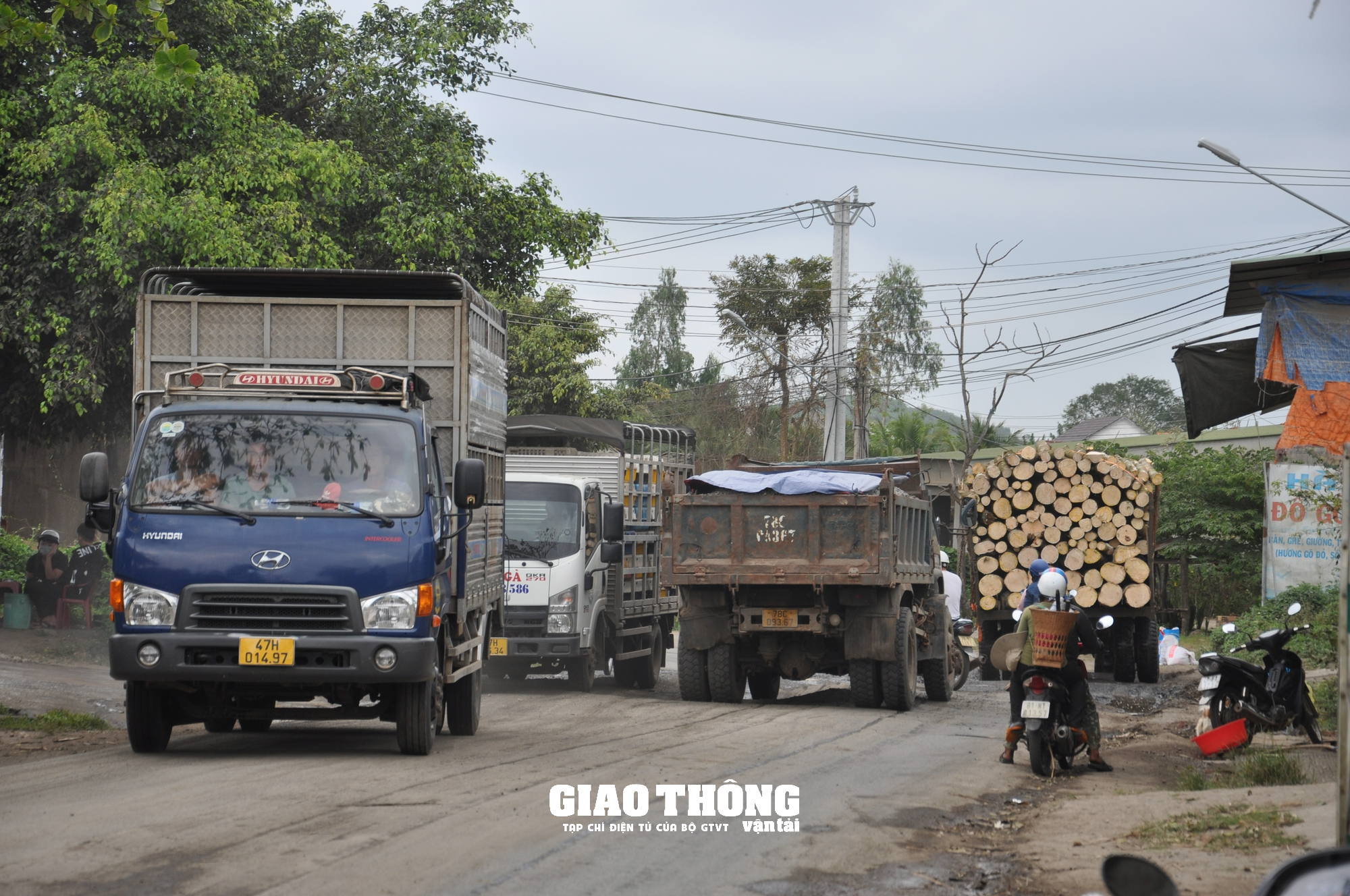 QL29 xuống cấp chậm khắc phục gồng mình cõng xe quá khổ quá tải - Ảnh 6.