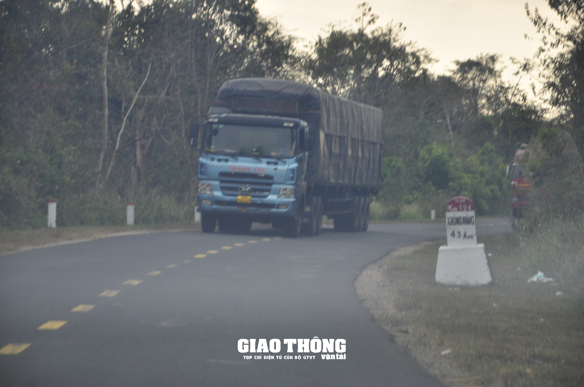 QL29 xuống cấp chậm khắc phục gồng mình cõng xe quá khổ quá tải - Ảnh 8.