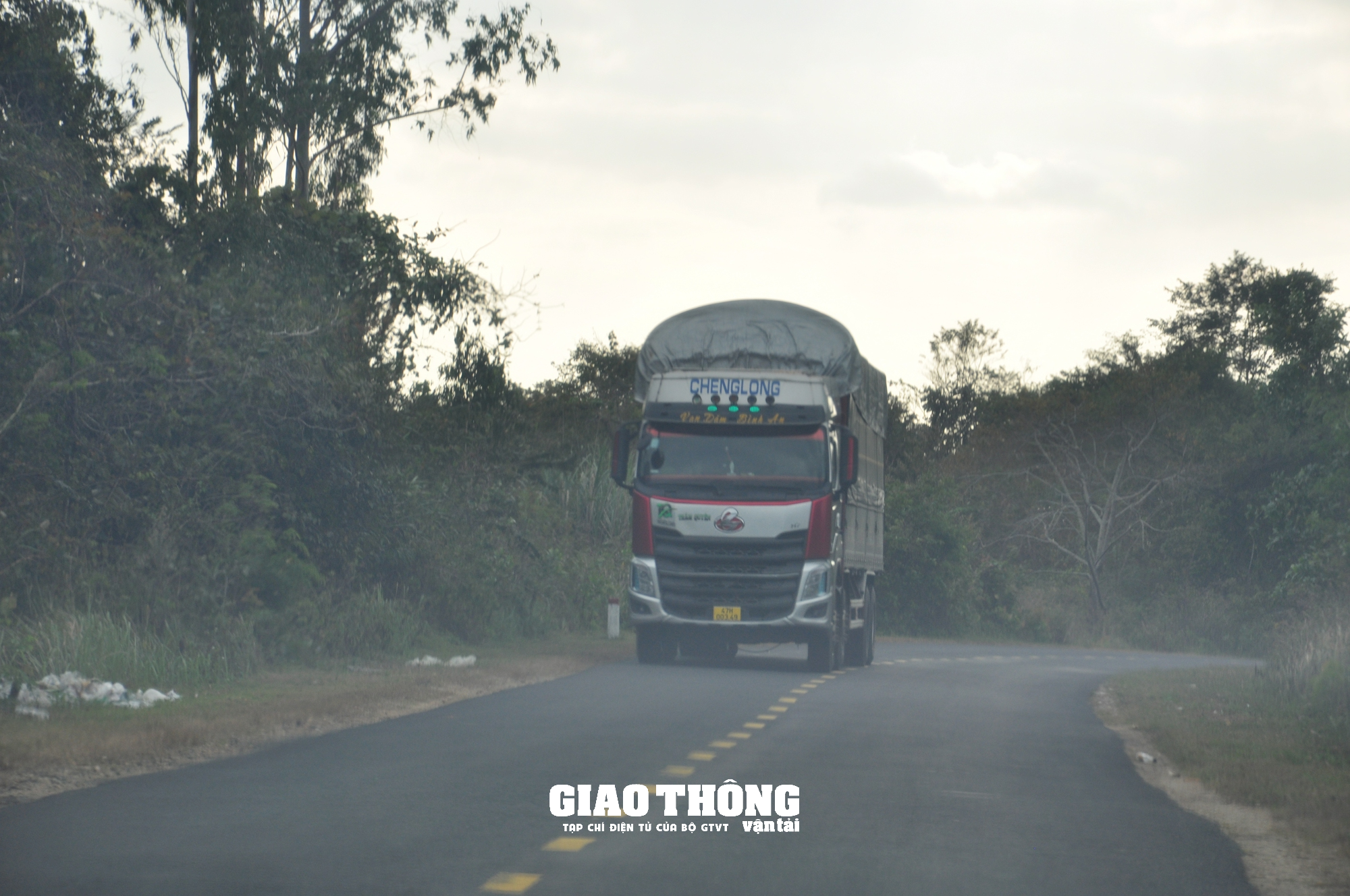 QL29 xuống cấp chậm khắc phục gồng mình cõng xe quá khổ quá tải - Ảnh 9.