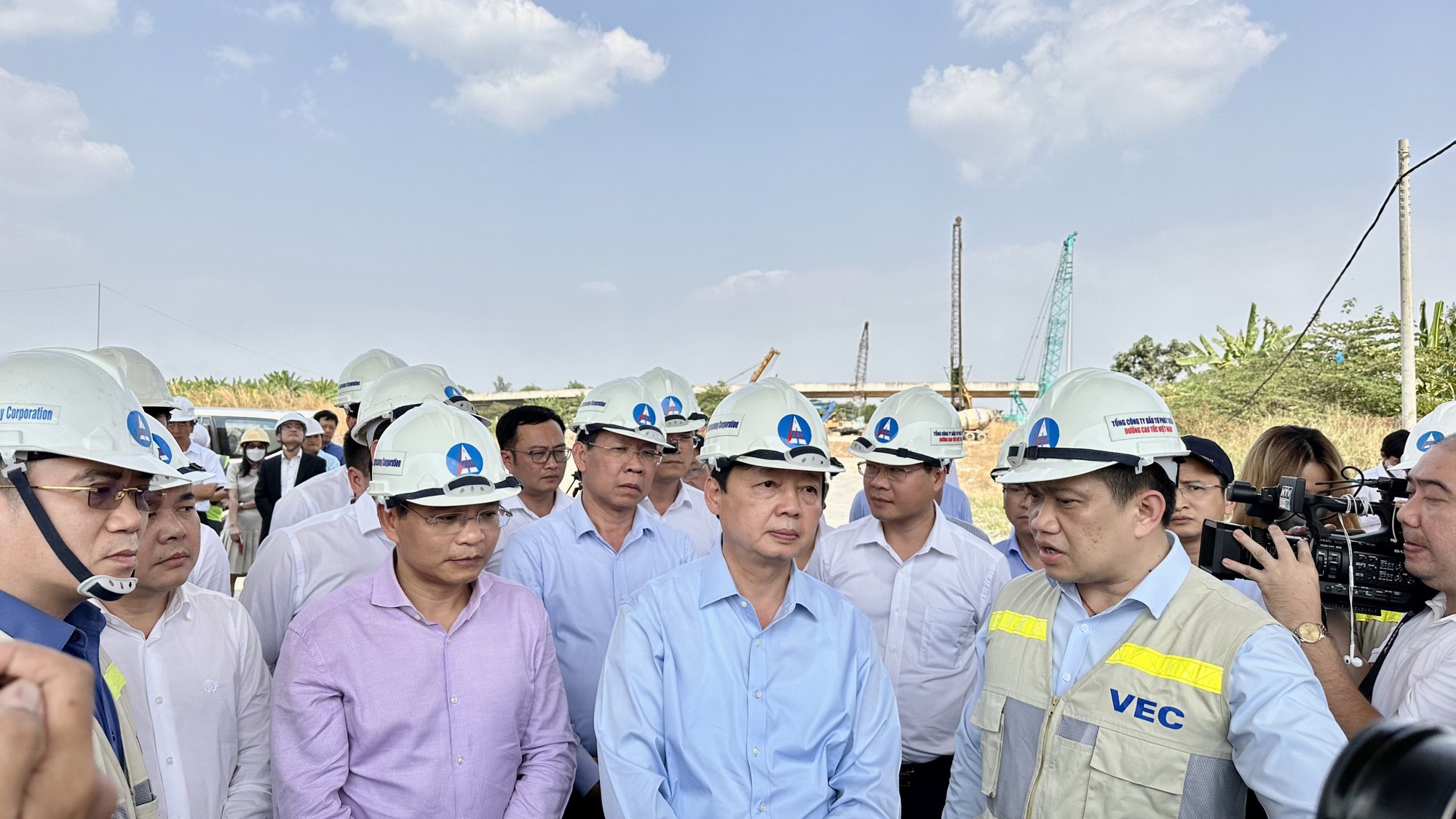 Phải tháo gỡ cơ chế để cao tốc Bến Lức - Long Thành kịp về đích đúng hẹn - Ảnh 1.