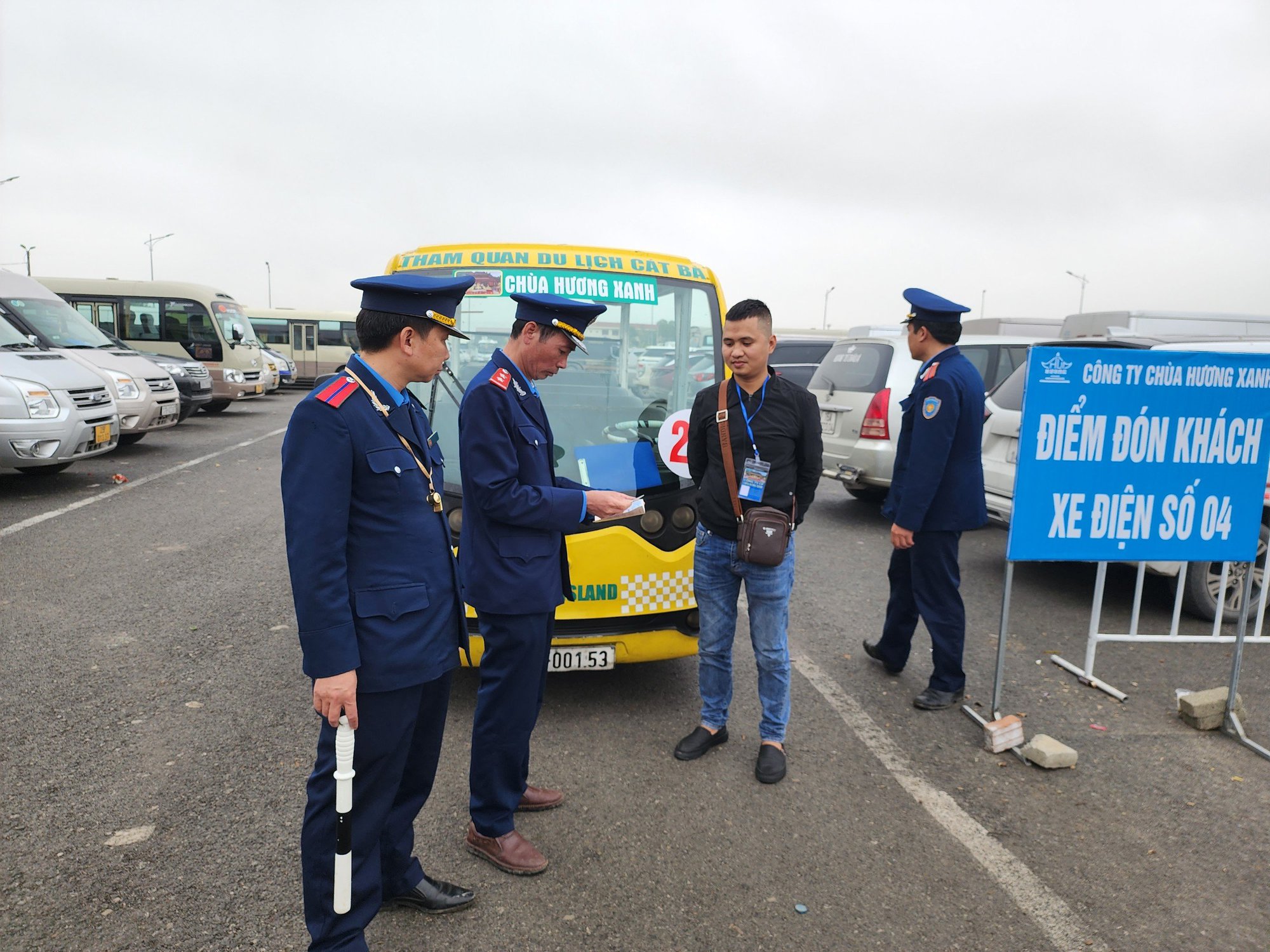 Bảo đảm an toàn vận tải mùa lễ hội Xuân 2023 và những vấn đề đặt ra - Ảnh 1.