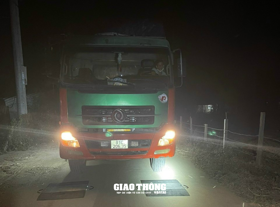 Rùng mình cảnh xe tải chở mía quá khổ, quá tải rầm rập ở Gia Lai - Ảnh 17. Rùng mình cảnh xe tải chở mía quá khổ, quá tải rầm rập ở Gia Lai - Ảnh 17.
