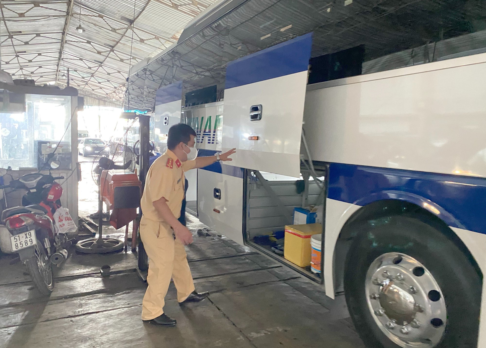 Các trung tâm đăng kiểm có CSGT hỗ trợ hoạt động thế nào? - Ảnh 3.