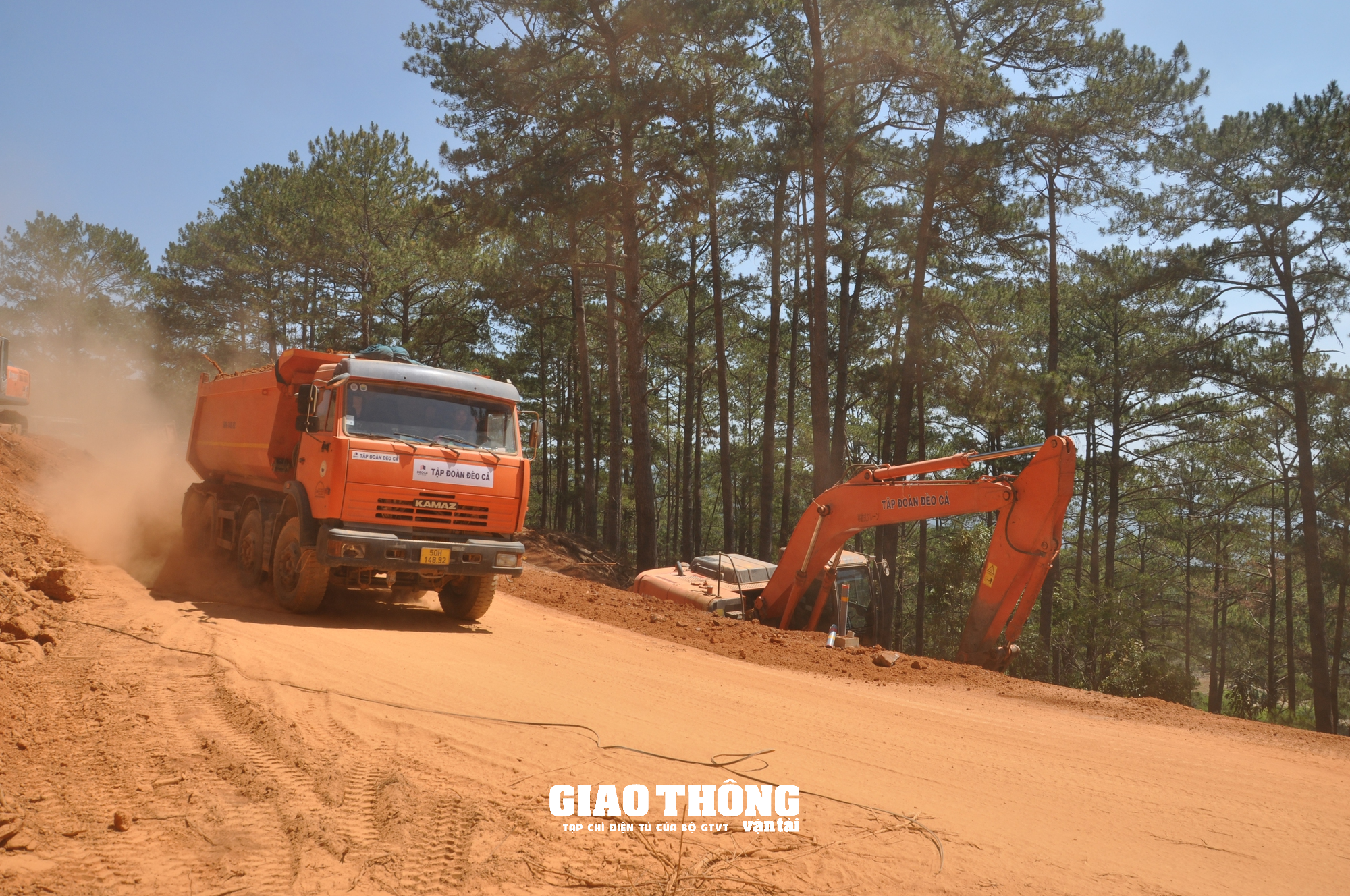 Cận cảnh thi công tuyến đường đèo Prenn - Ảnh 4. Cận cảnh thi công tuyến đường đèo Prenn - Ảnh 4.