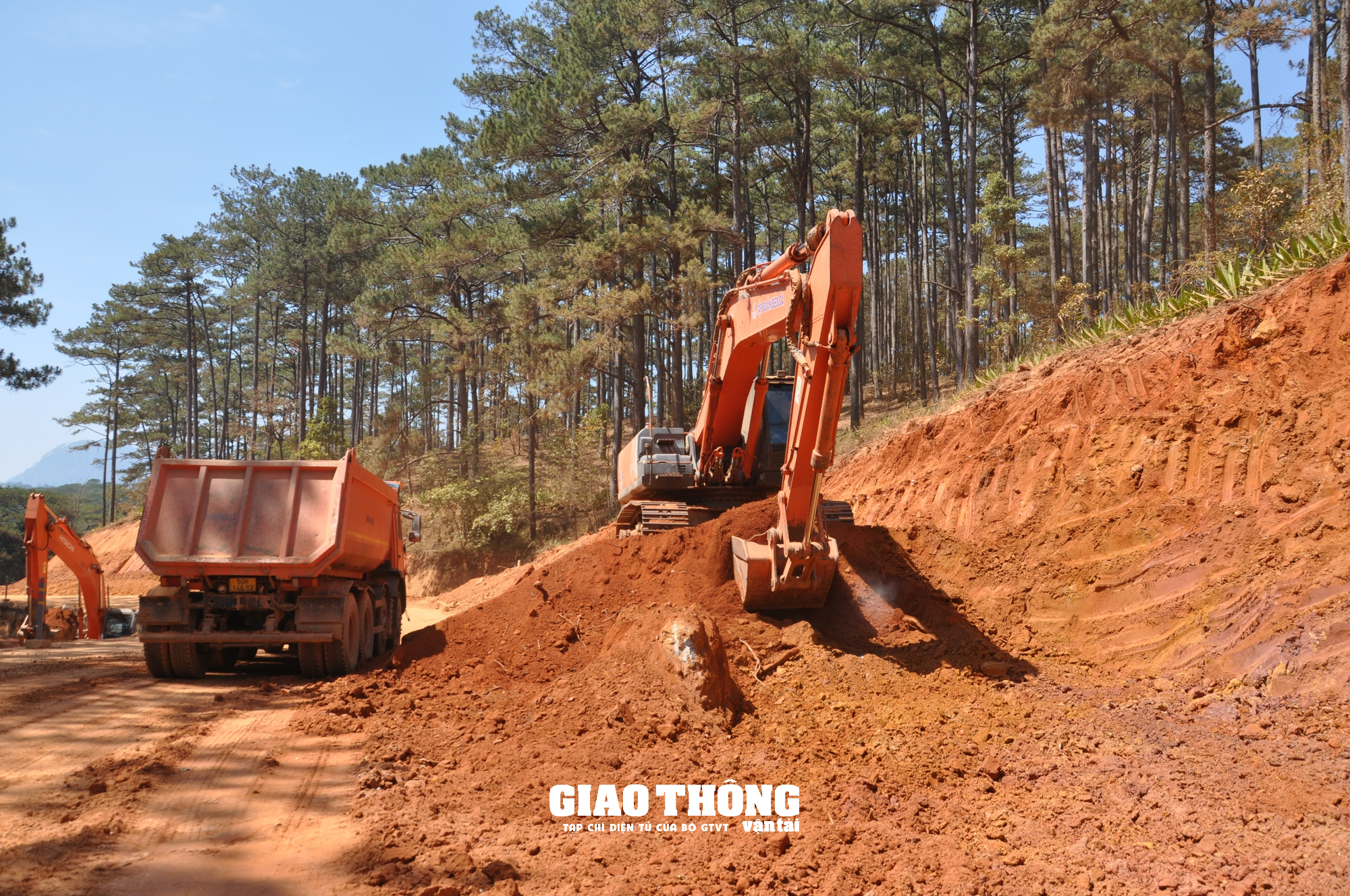 Cận cảnh thi công tuyến đường đèo Prenn - Ảnh 6. Cận cảnh thi công tuyến đường đèo Prenn - Ảnh 6.