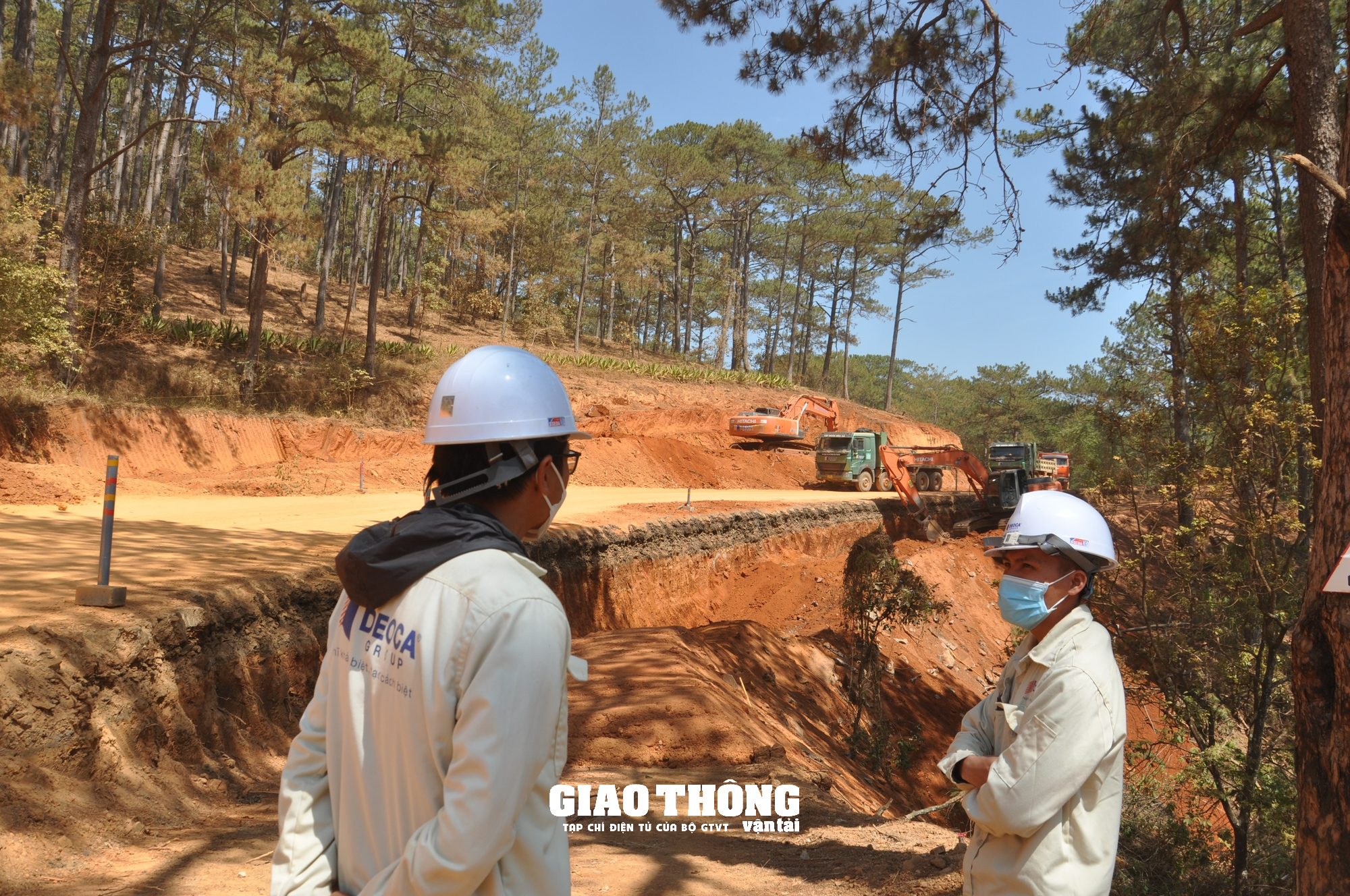 Cận cảnh thi công tuyến đường đèo Prenn - Ảnh 9. Cận cảnh thi công tuyến đường đèo Prenn - Ảnh 9.