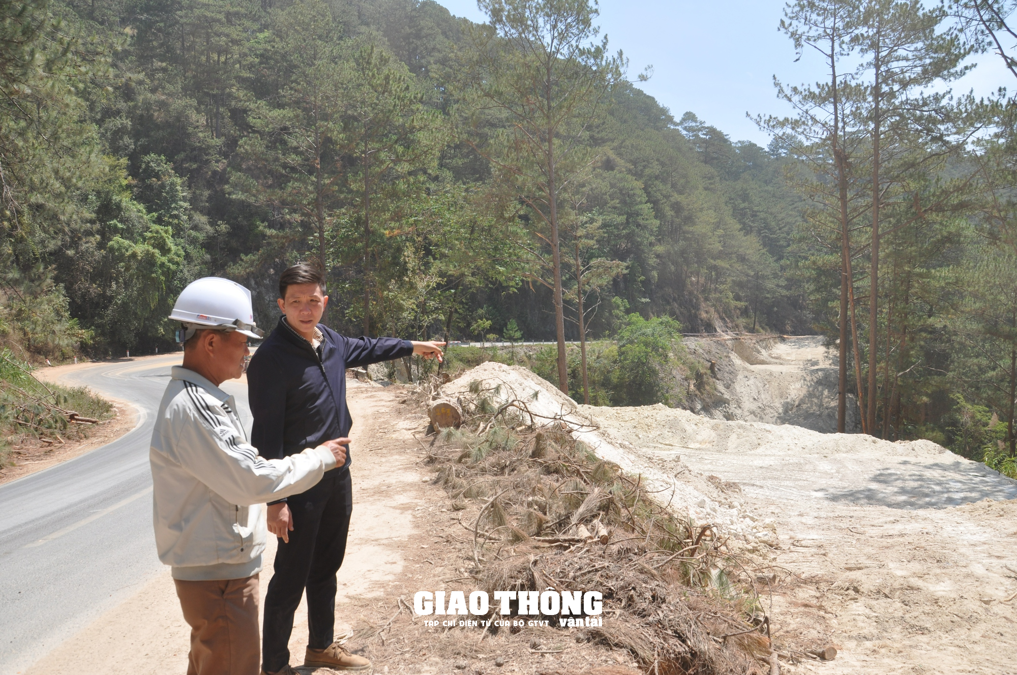 Cận cảnh thi công tuyến đường đèo Prenn - Ảnh 10. Cận cảnh thi công tuyến đường đèo Prenn - Ảnh 10.