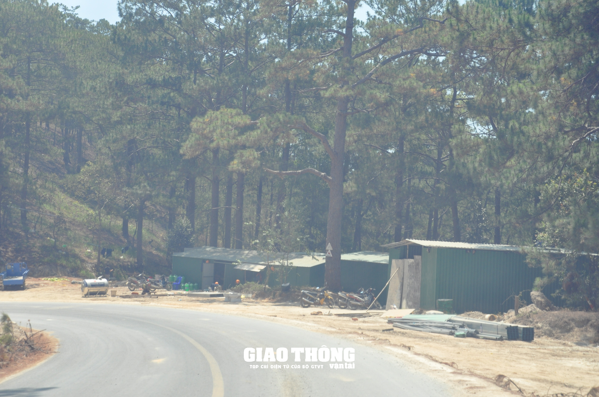 Cận cảnh thi công tuyến đường đèo Prenn - Ảnh 12. Cận cảnh thi công tuyến đường đèo Prenn - Ảnh 12.