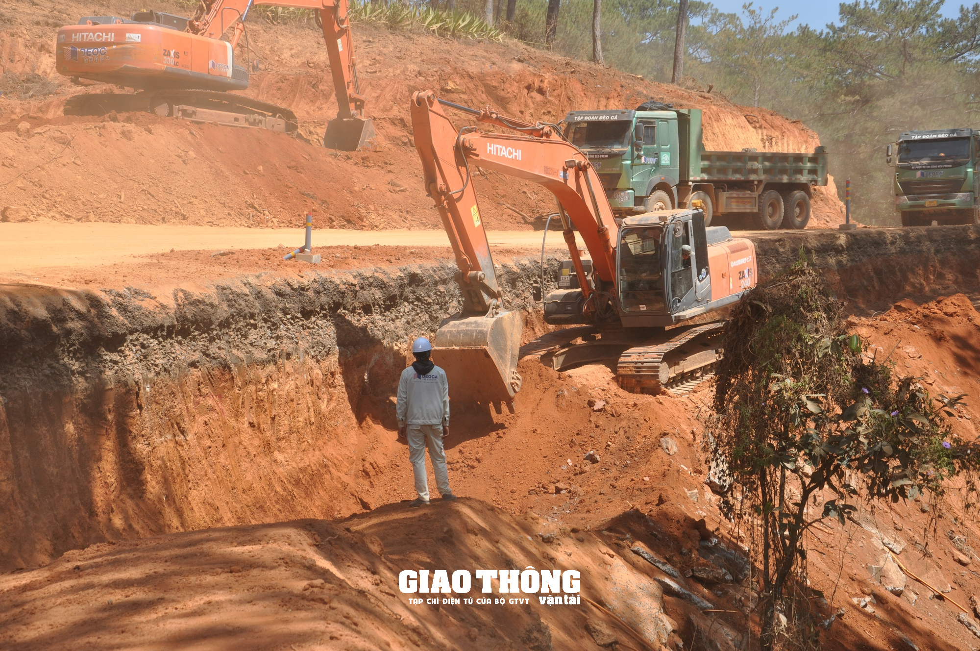 Cận cảnh thi công tuyến đường đèo Prenn - Ảnh 1. Cận cảnh thi công tuyến đường đèo Prenn - Ảnh 1.