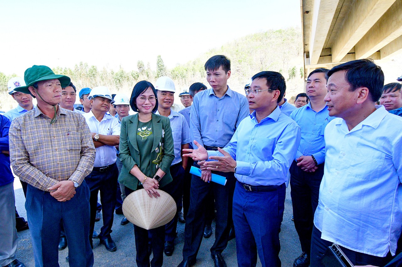 Bộ trưởng Nguyễn Văn Thắng: Kiên quyết không lùi hoàn thành cao tốc Dầu Giây - Phan Thiết, Phan Thiết - Vĩnh Hảo trước 30/4 - Ảnh 1. Bộ trưởng Nguyễn Văn Thắng: Kiên quyết không lùi hoàn thành cao tốc Dầu Giây - Phan Thiết, Phan Thiết - Vĩnh Hảo trước 30/4 - Ảnh 1.