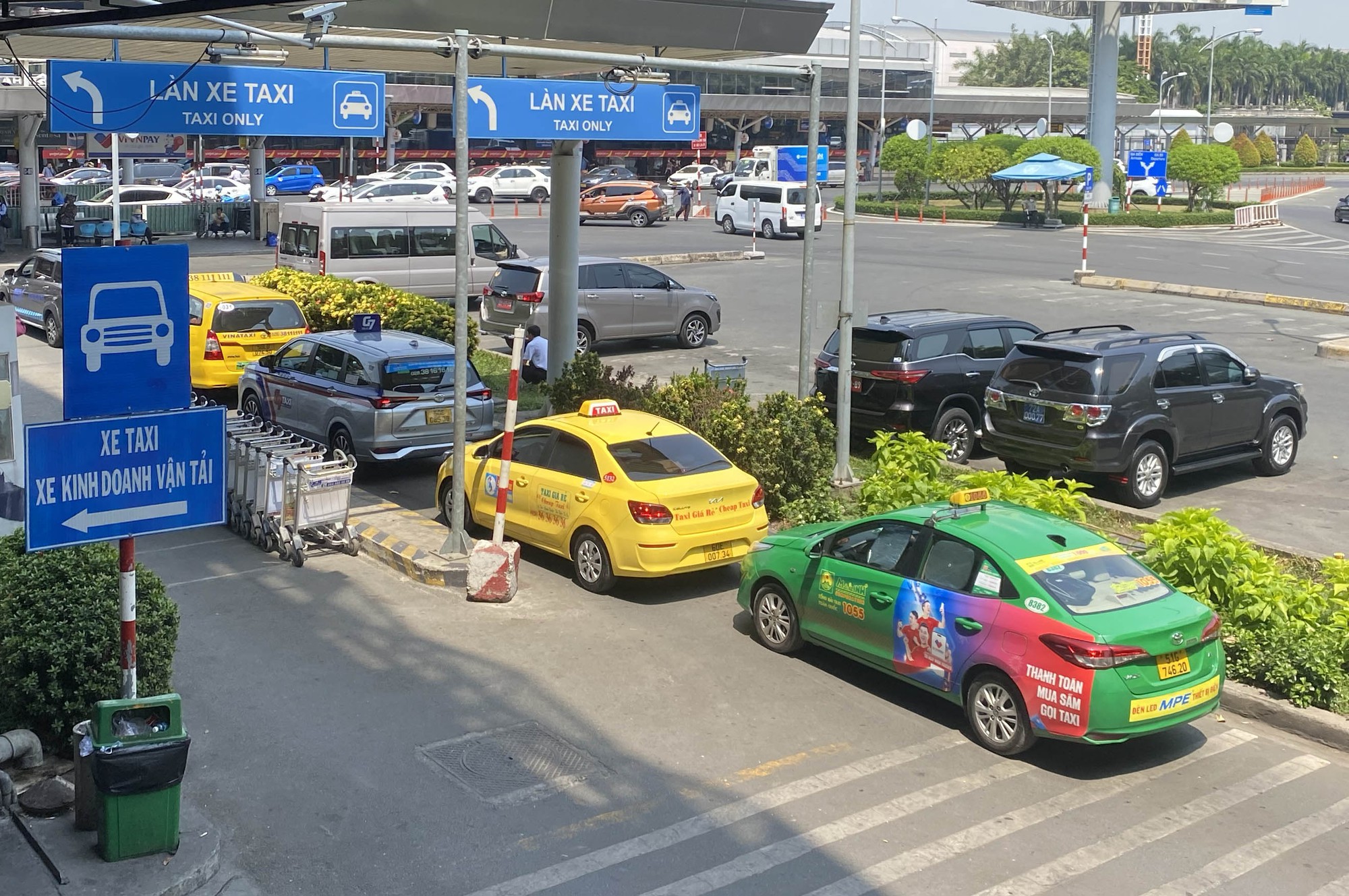 Nhà xe TCP "lên tiếng" việc áp dụng mức thu phí taxi vào sân bay Tân Sơn Nhất đón khách - Ảnh 1.