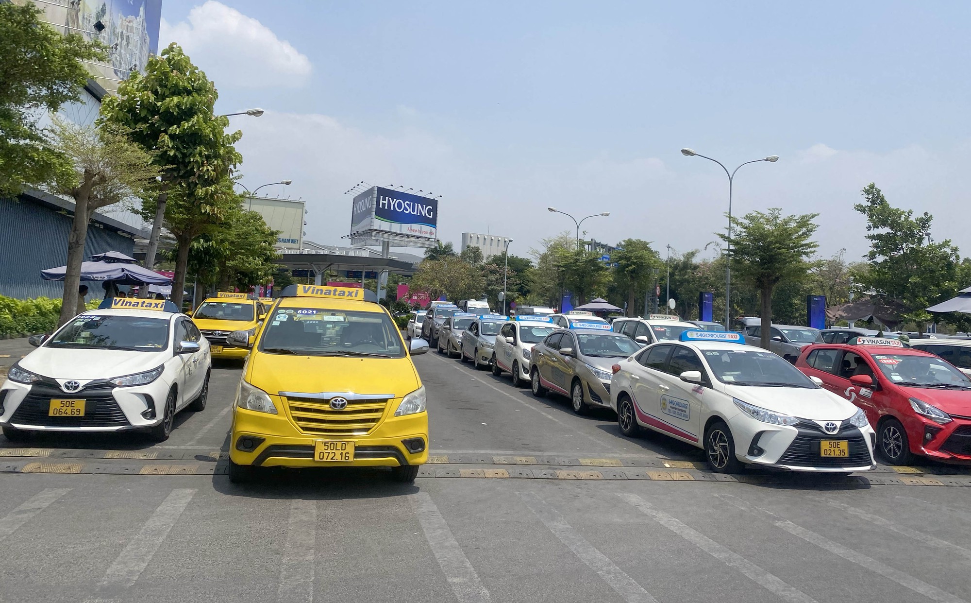 Nhà xe TCP "lên tiếng" việc áp dụng mức thu phí taxi vào sân bay Tân Sơn Nhất đón khách - Ảnh 6.