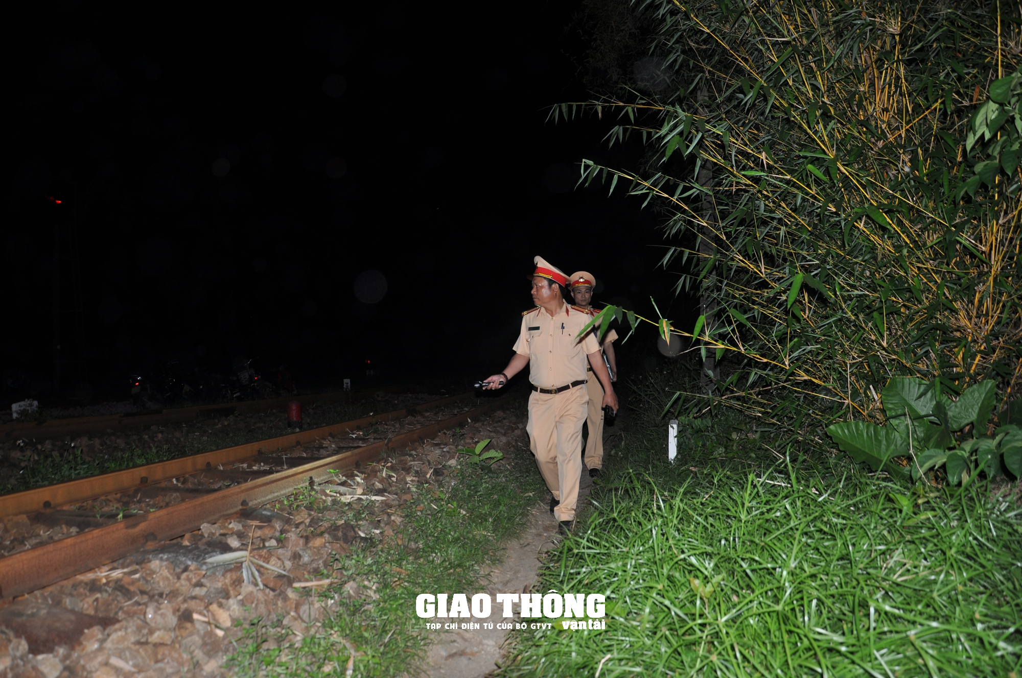 Kiểm tra nồng độ nhân viên chạy tàu đường sắt Bắc-Nam  - Ảnh 2.