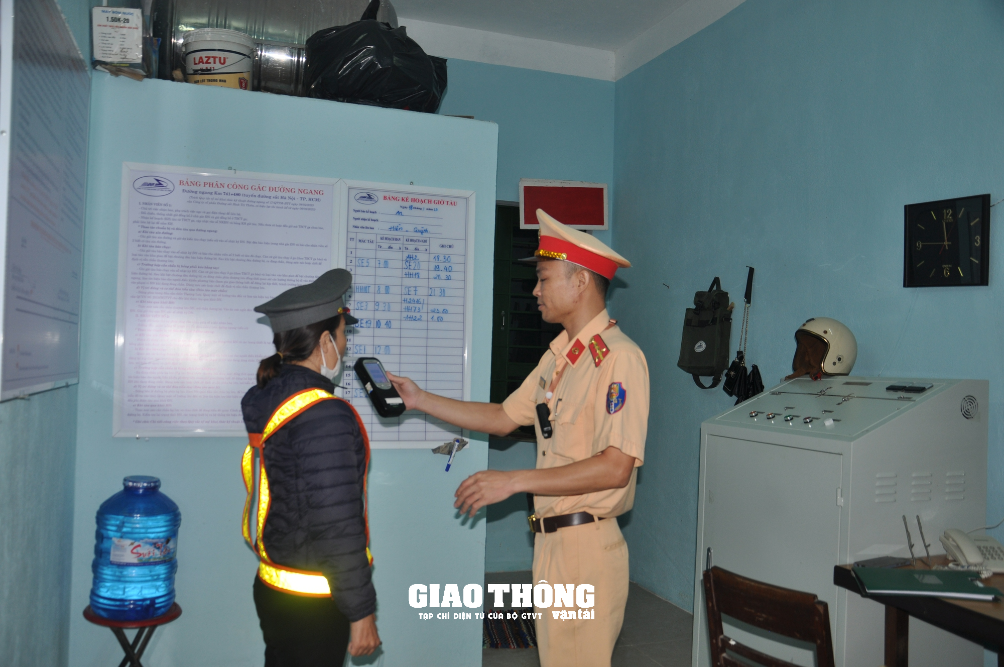 Kiểm tra nồng độ nhân viên chạy tàu đường sắt Bắc-Nam  - Ảnh 7.