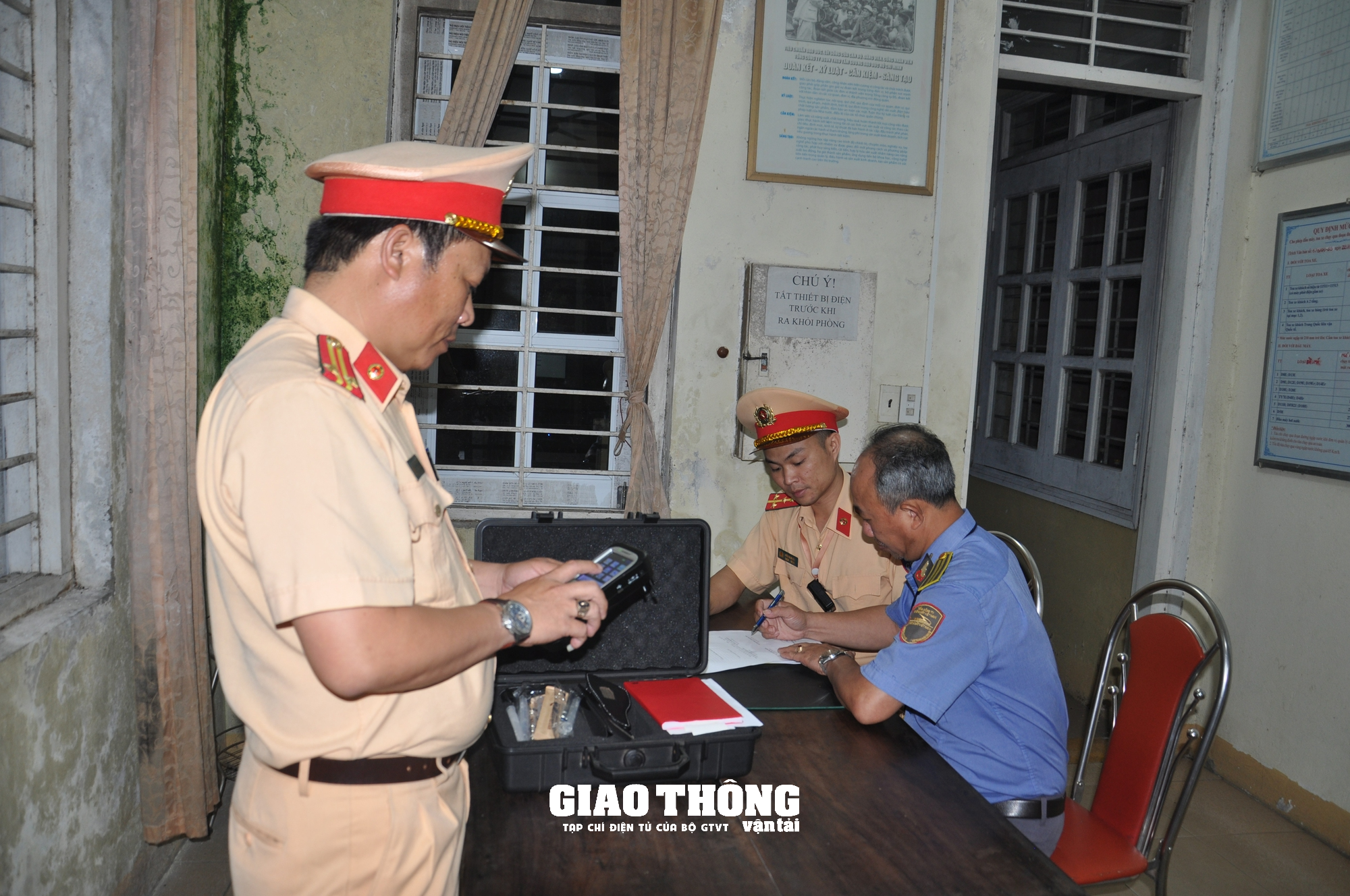 Kiểm tra nồng độ nhân viên chạy tàu đường sắt Bắc-Nam  - Ảnh 9.