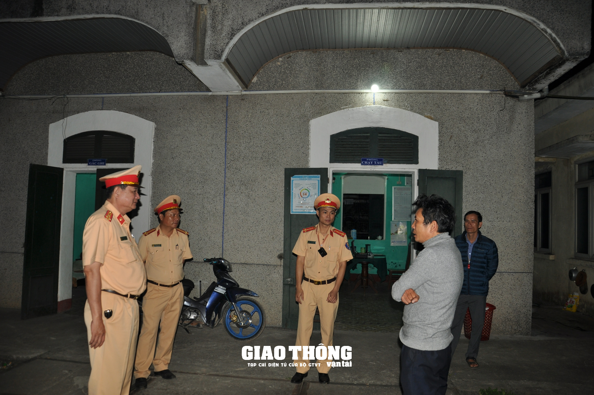 Kiểm tra nồng độ nhân viên chạy tàu đường sắt Bắc-Nam  - Ảnh 11.