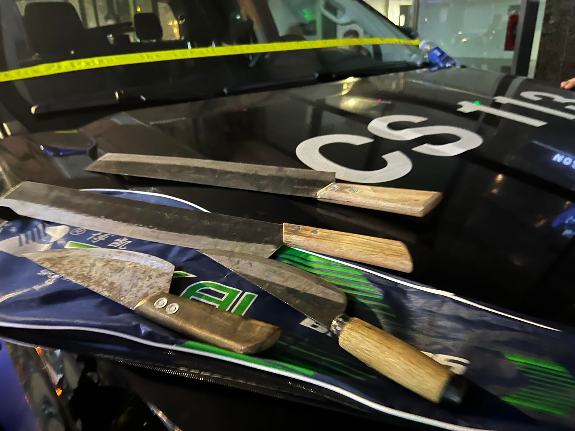 Hà Nội: Qua kiểm tra nồng độ cồn ngăn chặn 1 vụ mang dao đi "hỗ chiến" - Ảnh 2. Hà Nội: Qua kiểm tra nồng độ cồn ngăn chặn 1 vụ mang dao đi "hỗ chiến" - Ảnh 2.