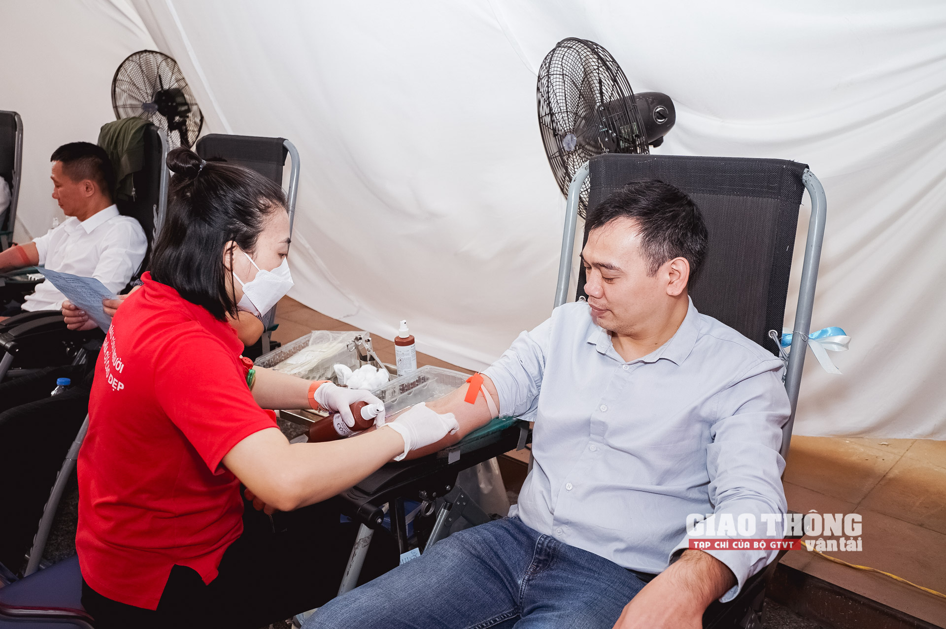Tuổi trẻ ngành giao thông vận tải hiến "giọt hồng hy vọng" cho nạn nhân tai nạn giao thông - Ảnh 4.