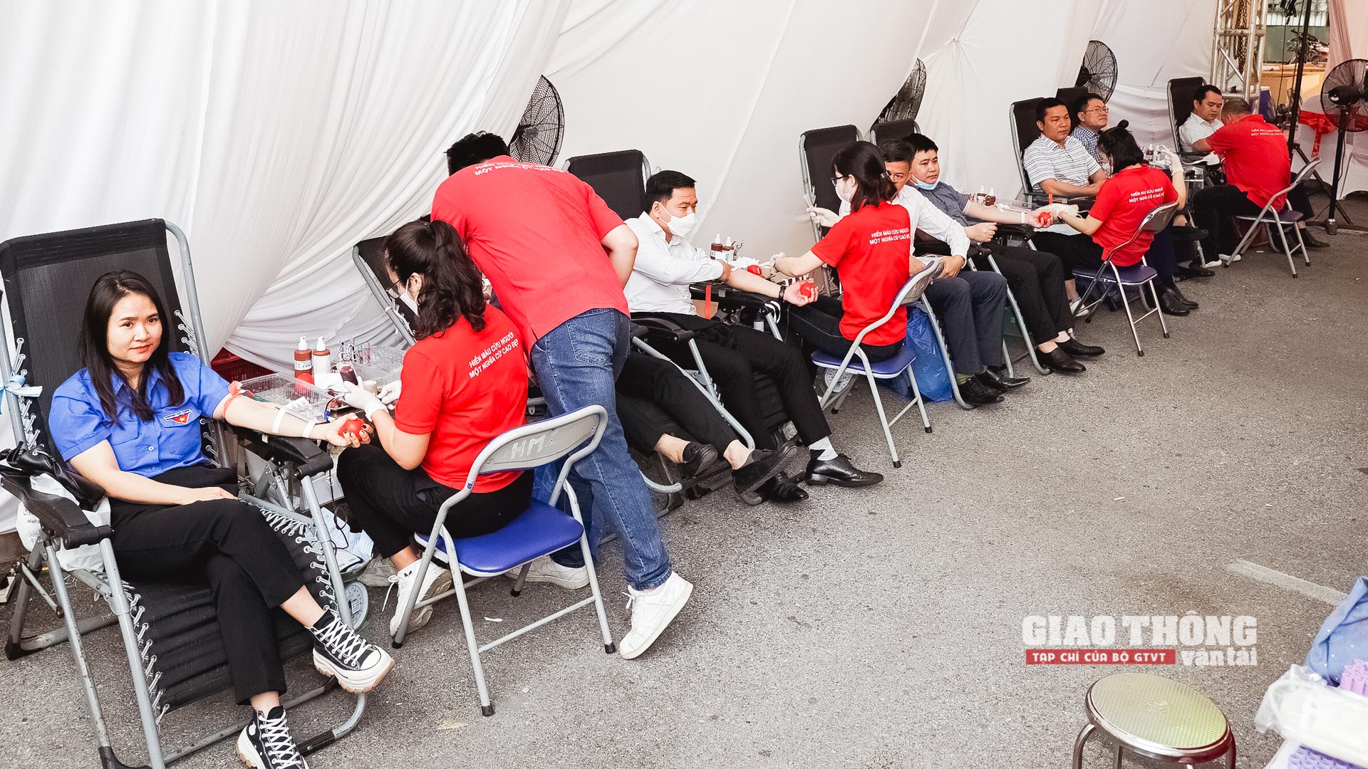 Tuổi trẻ ngành giao thông vận tải hiến "giọt hồng hy vọng" cho nạn nhân tai nạn giao thông - Ảnh 10.