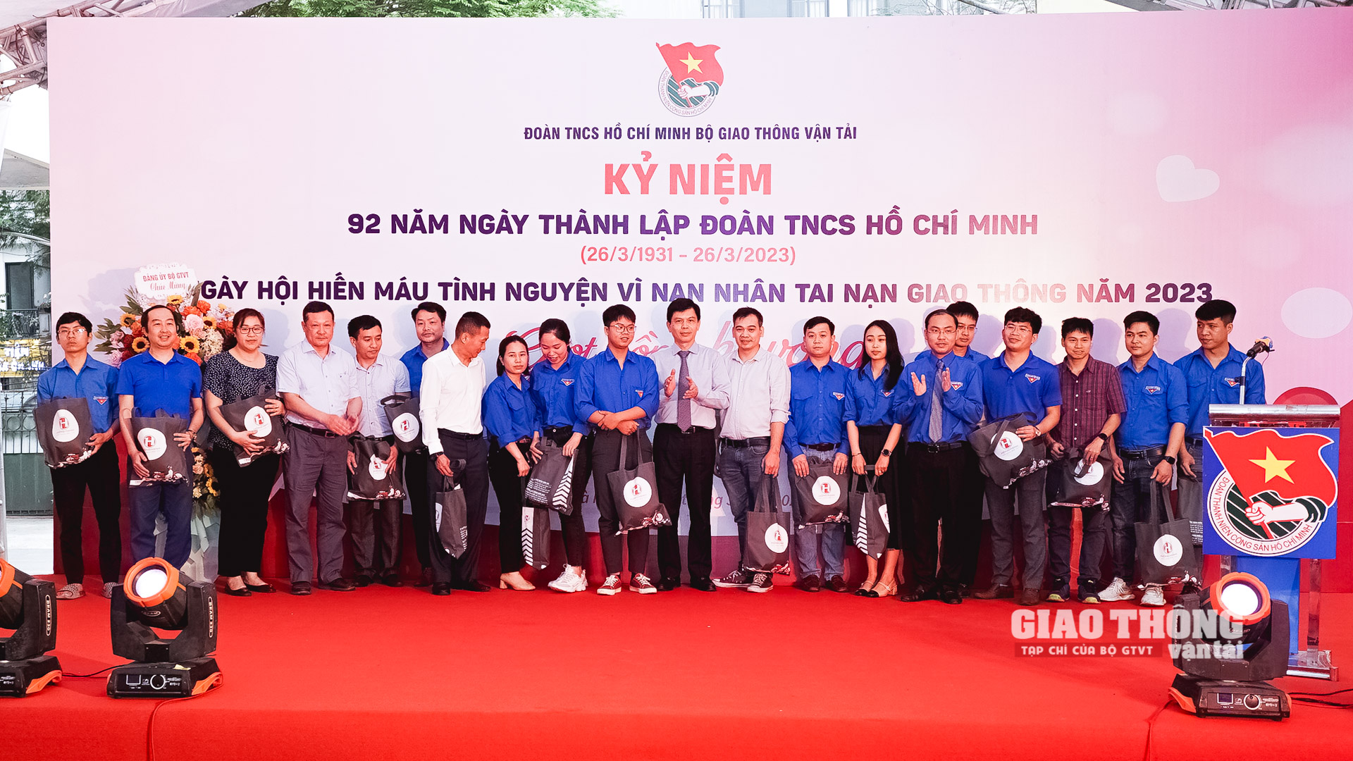 Tuổi trẻ ngành giao thông vận tải hiến "giọt hồng hy vọng" cho nạn nhân tai nạn giao thông - Ảnh 20.