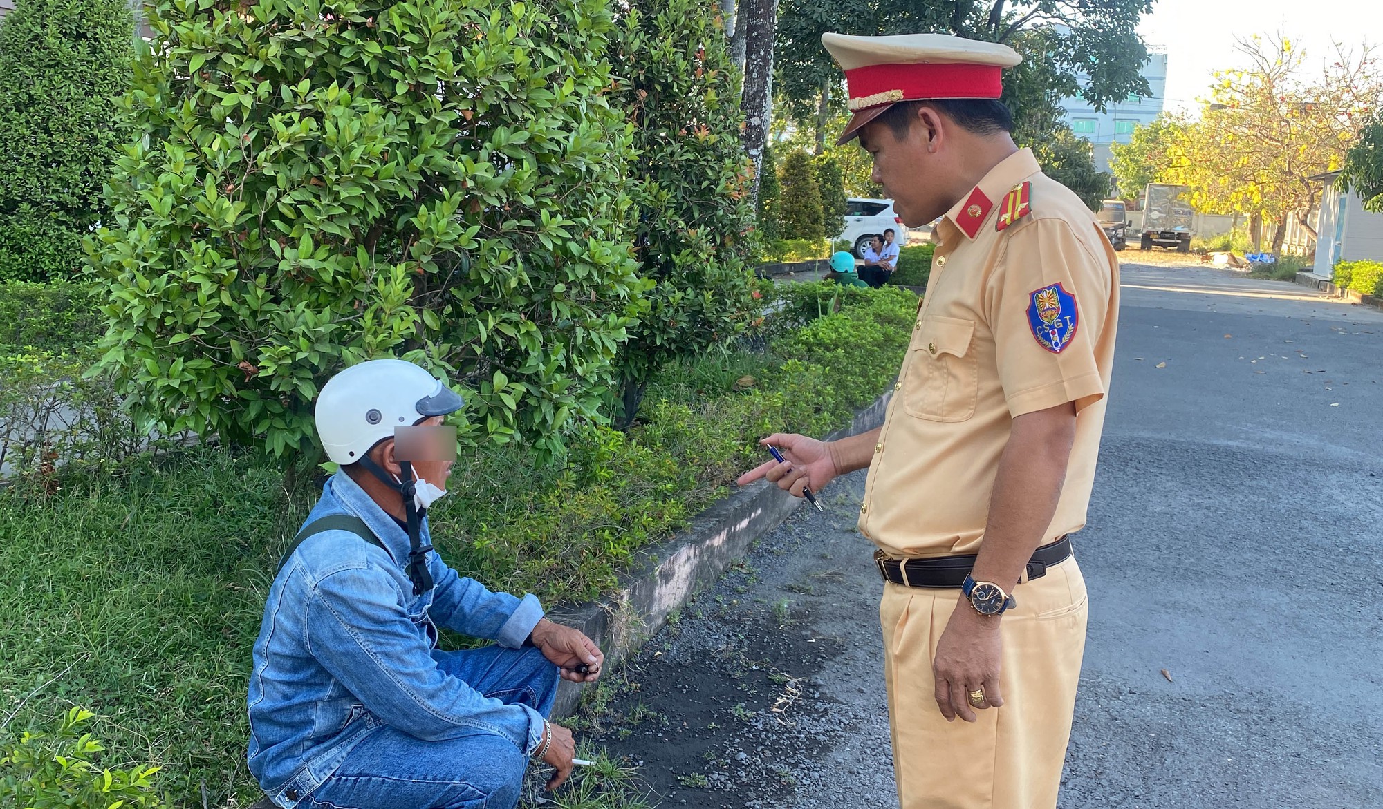 Đồng Nai: CSGT xử phạt hàng chục trường hợp vi phạm nồng độ cồn, nhiều người bỏ đi không ký biên bản - Ảnh 10. Đồng Nai: CSGT xử phạt hàng chục trường hợp vi phạm nồng độ cồn, nhiều người bỏ đi không ký biên bản - Ảnh 10.