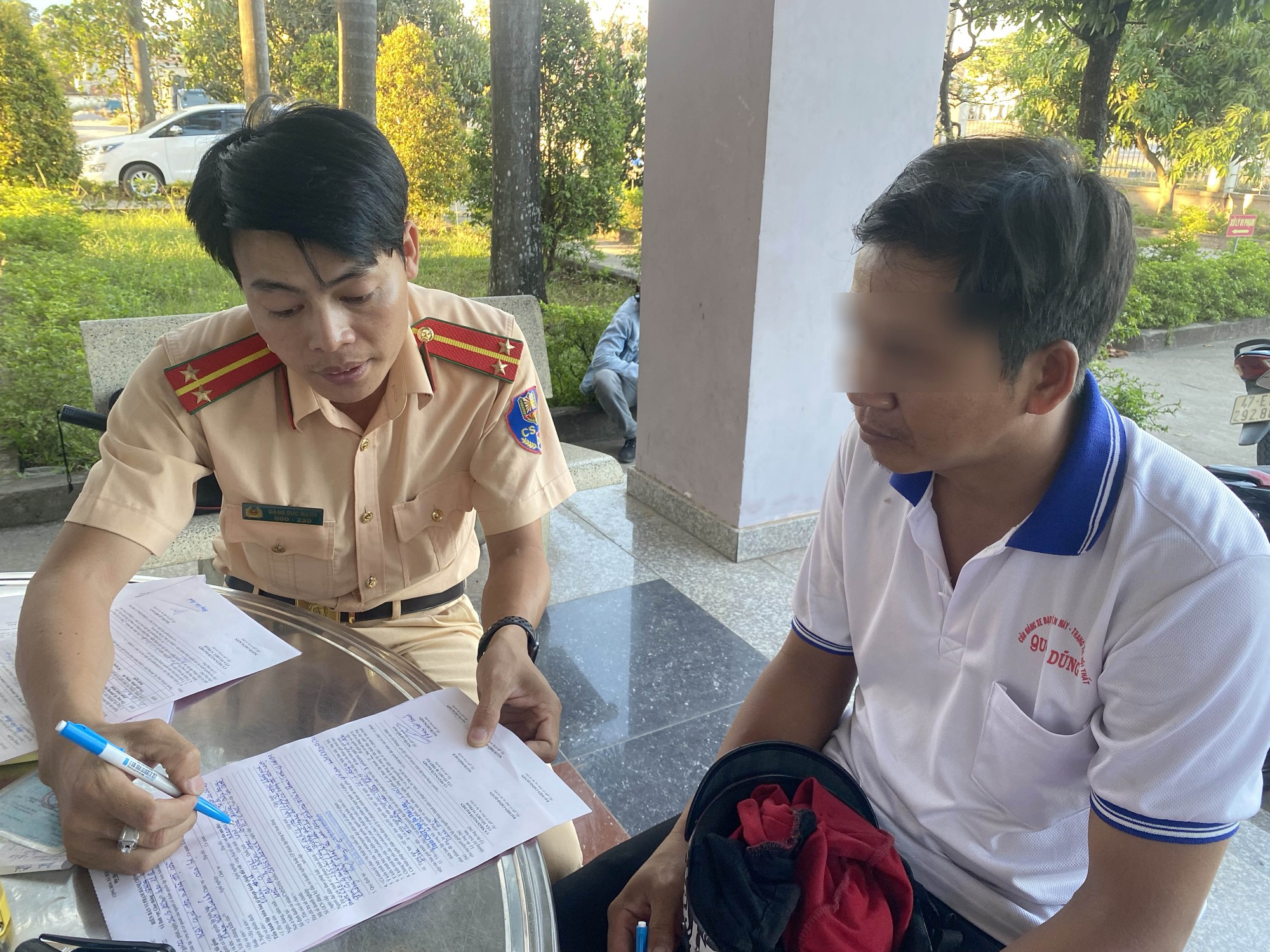 Đồng Nai: CSGT xử phạt hàng chục trường hợp vi phạm nồng độ cồn, nhiều người bỏ đi không ký biên bản - Ảnh 6. Đồng Nai: CSGT xử phạt hàng chục trường hợp vi phạm nồng độ cồn, nhiều người bỏ đi không ký biên bản - Ảnh 6.