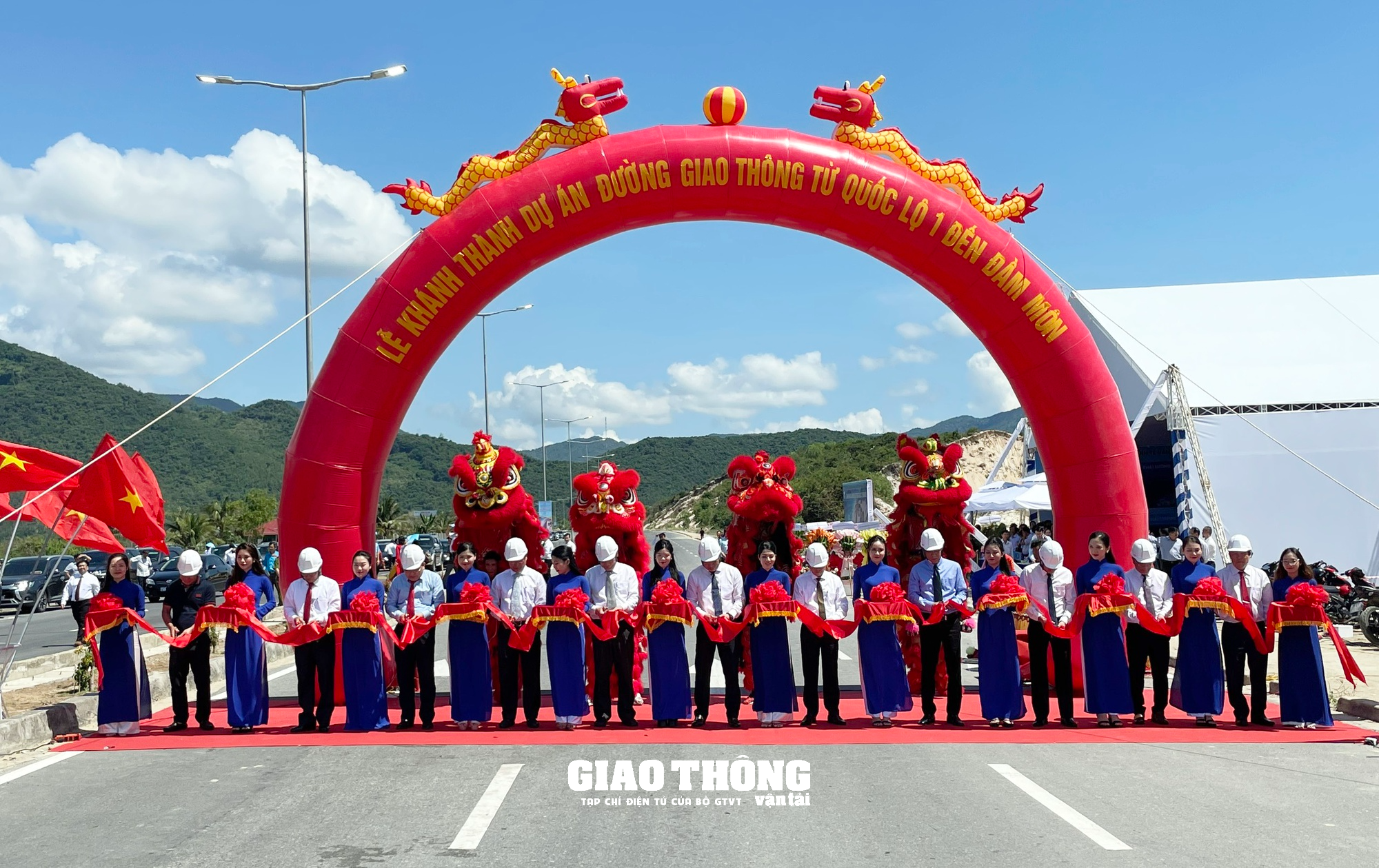 Ngắm tuyến đường gần 1000 tỷ đồng vừa mới khánh thành ở Khánh Hòa - Ảnh 2.