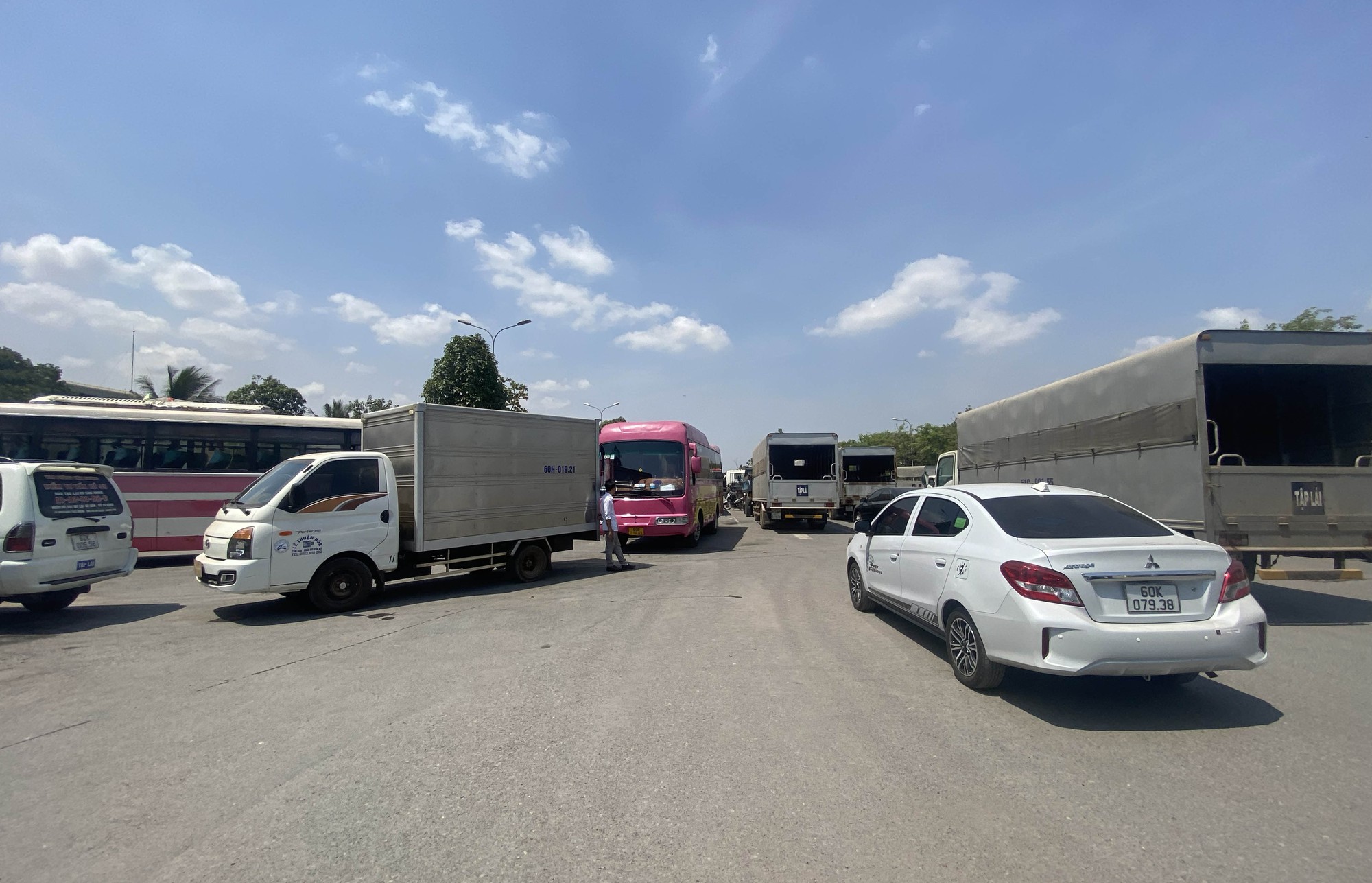 Đồng Nai: Trung tâm đăng kiểm 60.05D hoạt động trở lại, tài xế vui mừng vì không phải xếp hàng chờ đợi - Ảnh 2.