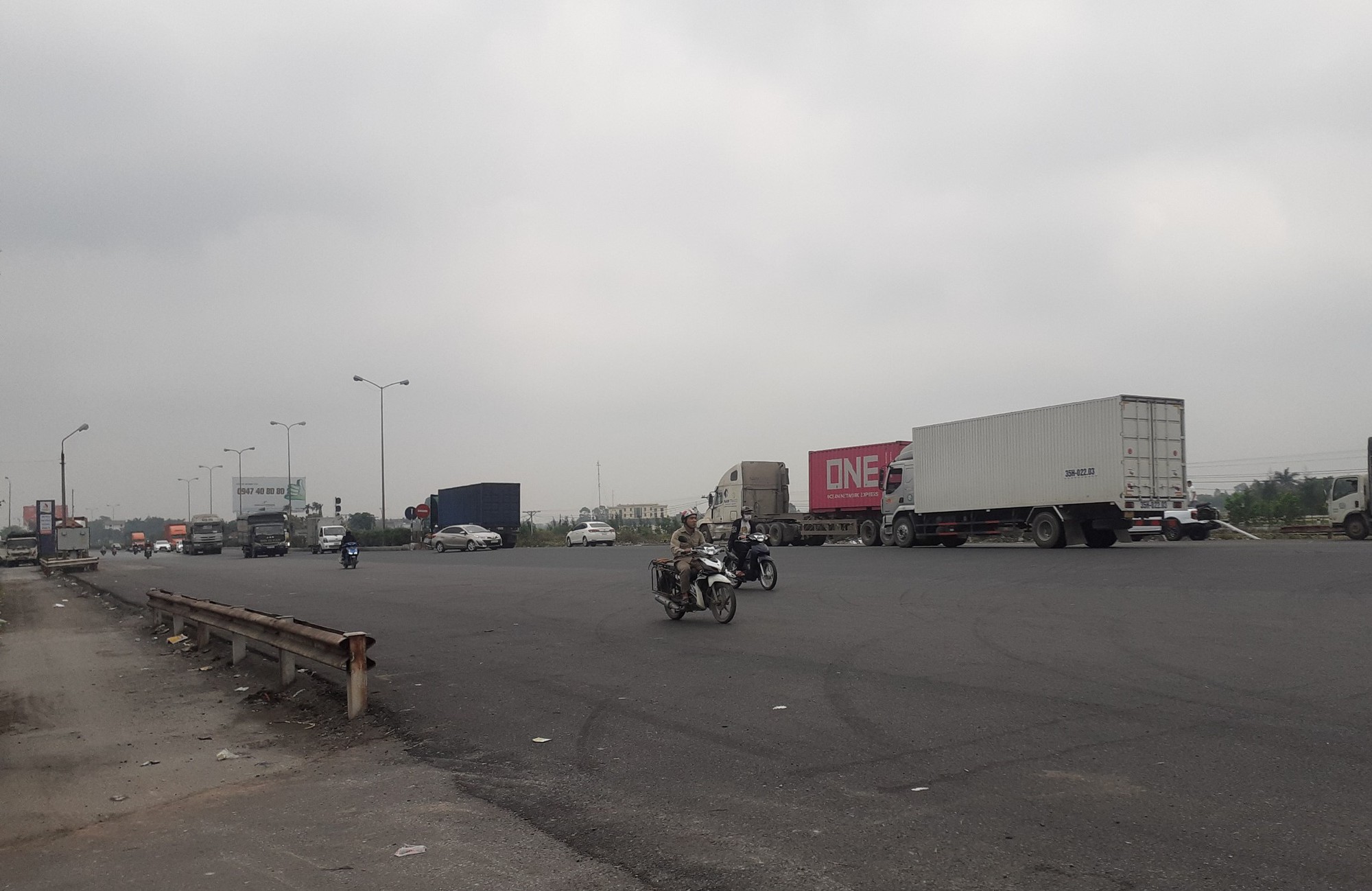 Tai nạn rình rập phương tiện yếu thế trên Quốc lộ 5 do bất cập tổ chức giao thông- Ảnh 4.