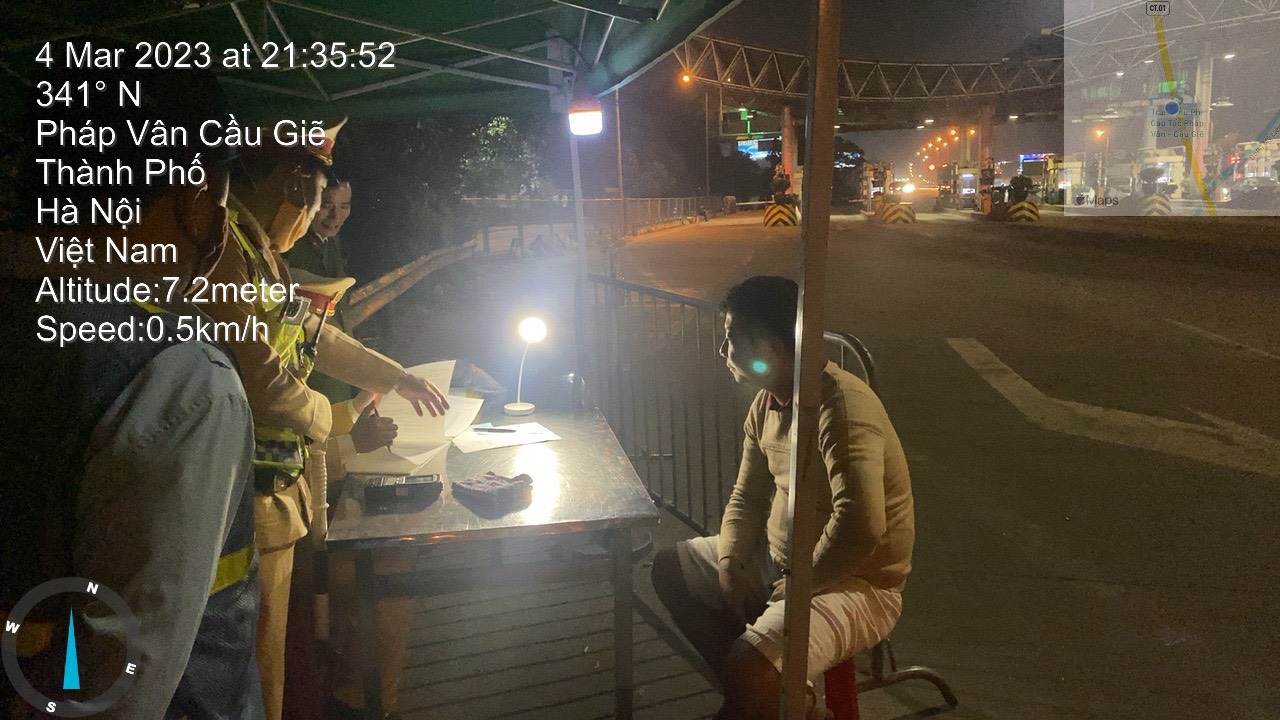 Phát hiện tài xế ô tô con vi phạm nồng độ cồn trên cao tốc Pháp Vân- Ninh Bình  - Ảnh 1.