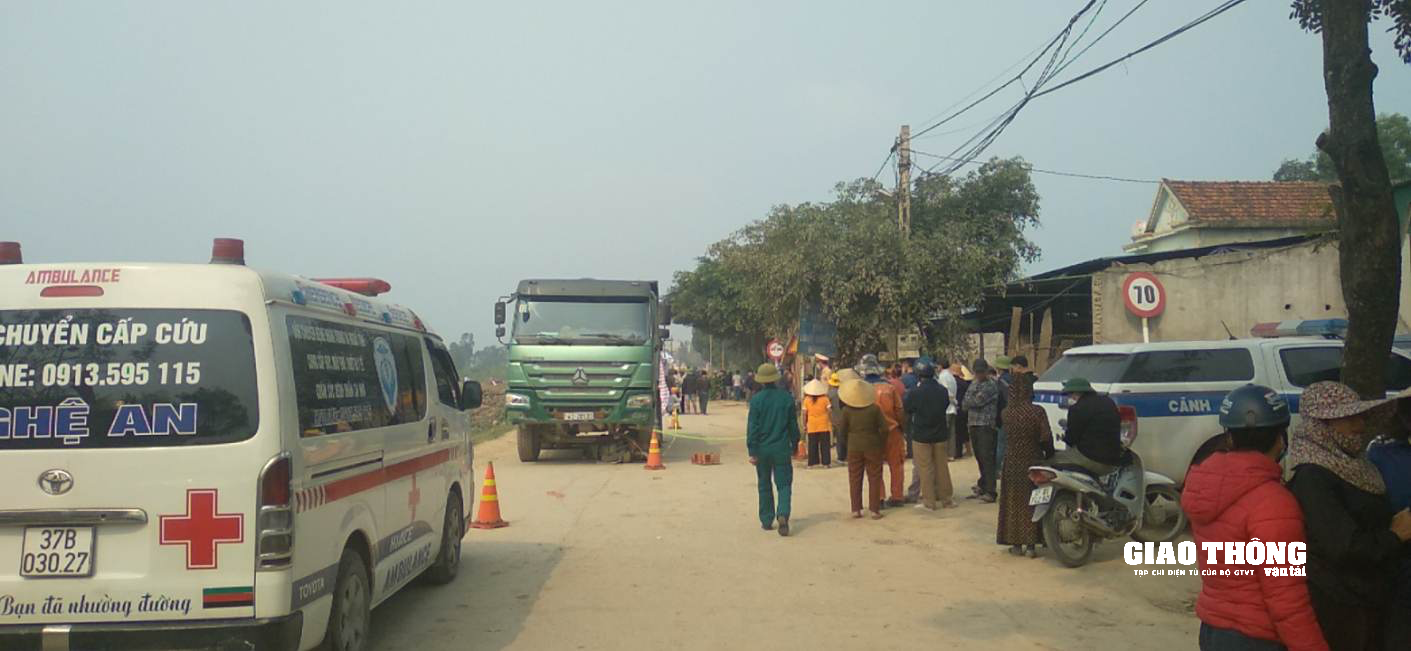 Uỷ ban ATGT Quốc gia hỗ trợ gia đình nạn nhân 4 người thương vong tại Nghệ An - Ảnh 1.