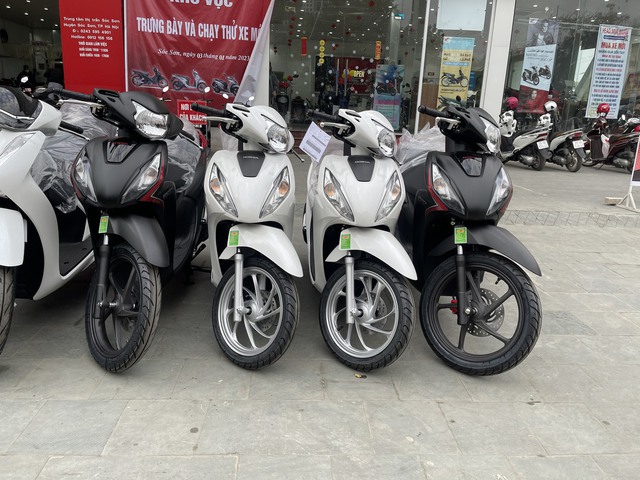 Cập nhật giá xe Honda Vision tháng 3/2023, chỉ còn chênh từ 700.000 đồng - Ảnh 1.