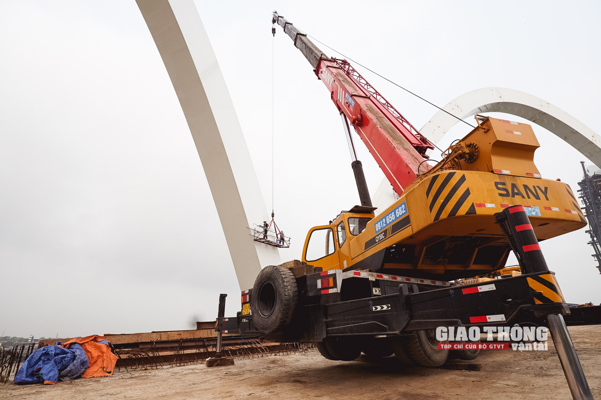 Phóng sự ảnh: Mục sở thị cầu vòm thép cao nhất Việt Nam chuẩn bị khánh thành - Ảnh 17. Phóng sự ảnh: Mục sở thị cầu vòm thép cao nhất Việt Nam chuẩn bị khánh thành - Ảnh 17.