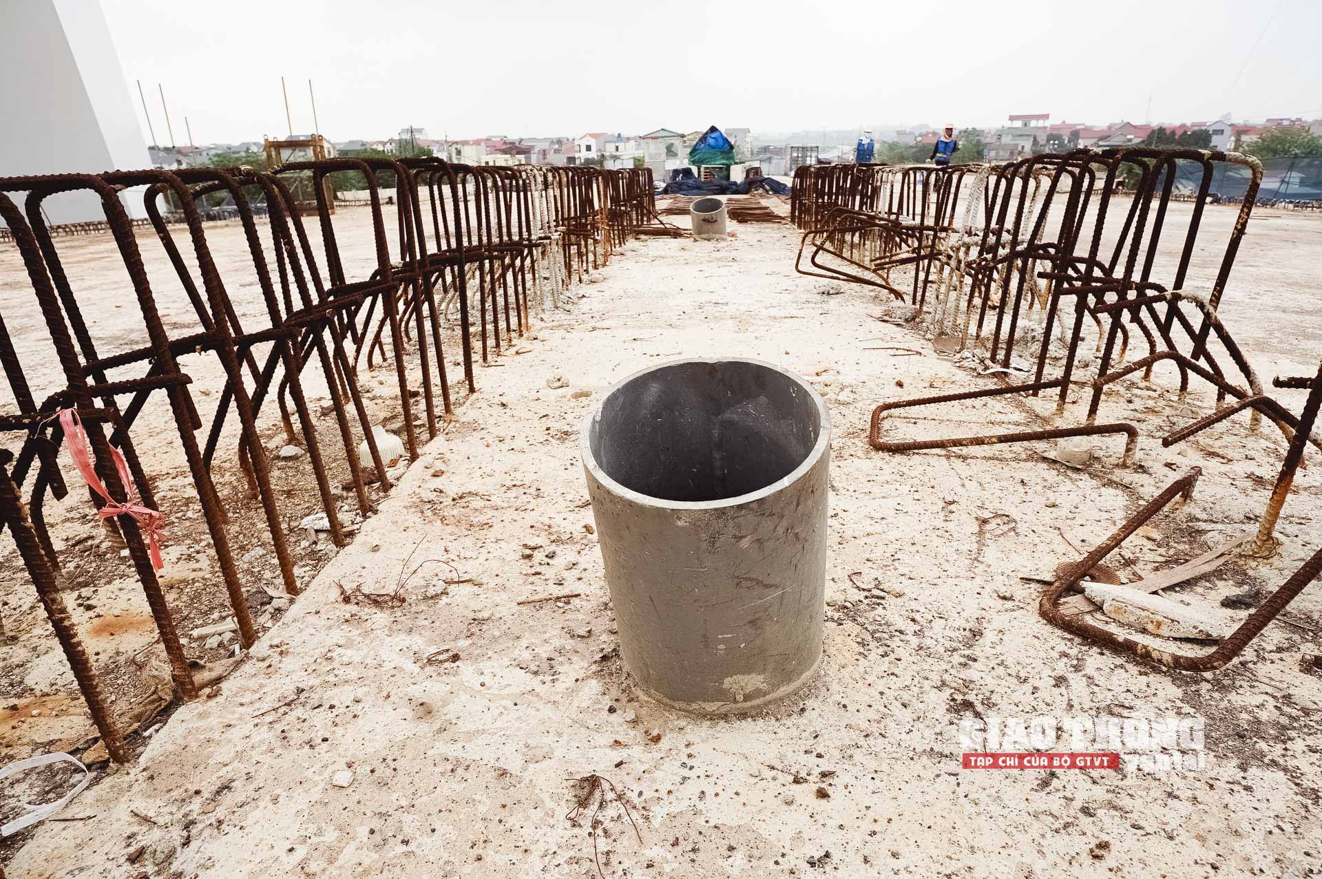 Phóng sự ảnh: Mục sở thị cầu vòm thép cao nhất Việt Nam chuẩn bị khánh thành - Ảnh 24. Phóng sự ảnh: Mục sở thị cầu vòm thép cao nhất Việt Nam chuẩn bị khánh thành - Ảnh 24.