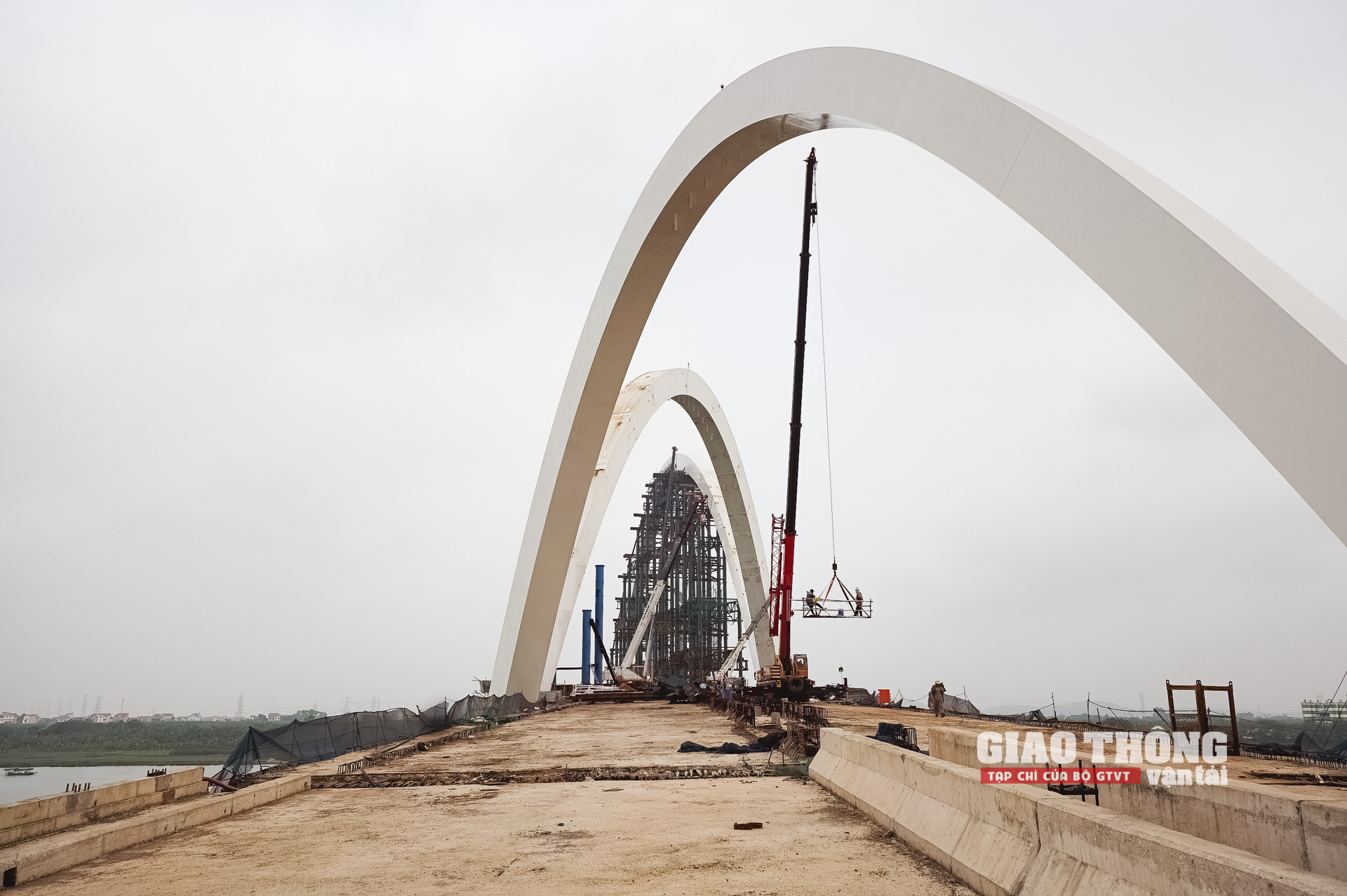 Phóng sự ảnh: Mục sở thị cầu vòm thép cao nhất Việt Nam chuẩn bị khánh thành - Ảnh 25. Phóng sự ảnh: Mục sở thị cầu vòm thép cao nhất Việt Nam chuẩn bị khánh thành - Ảnh 25.