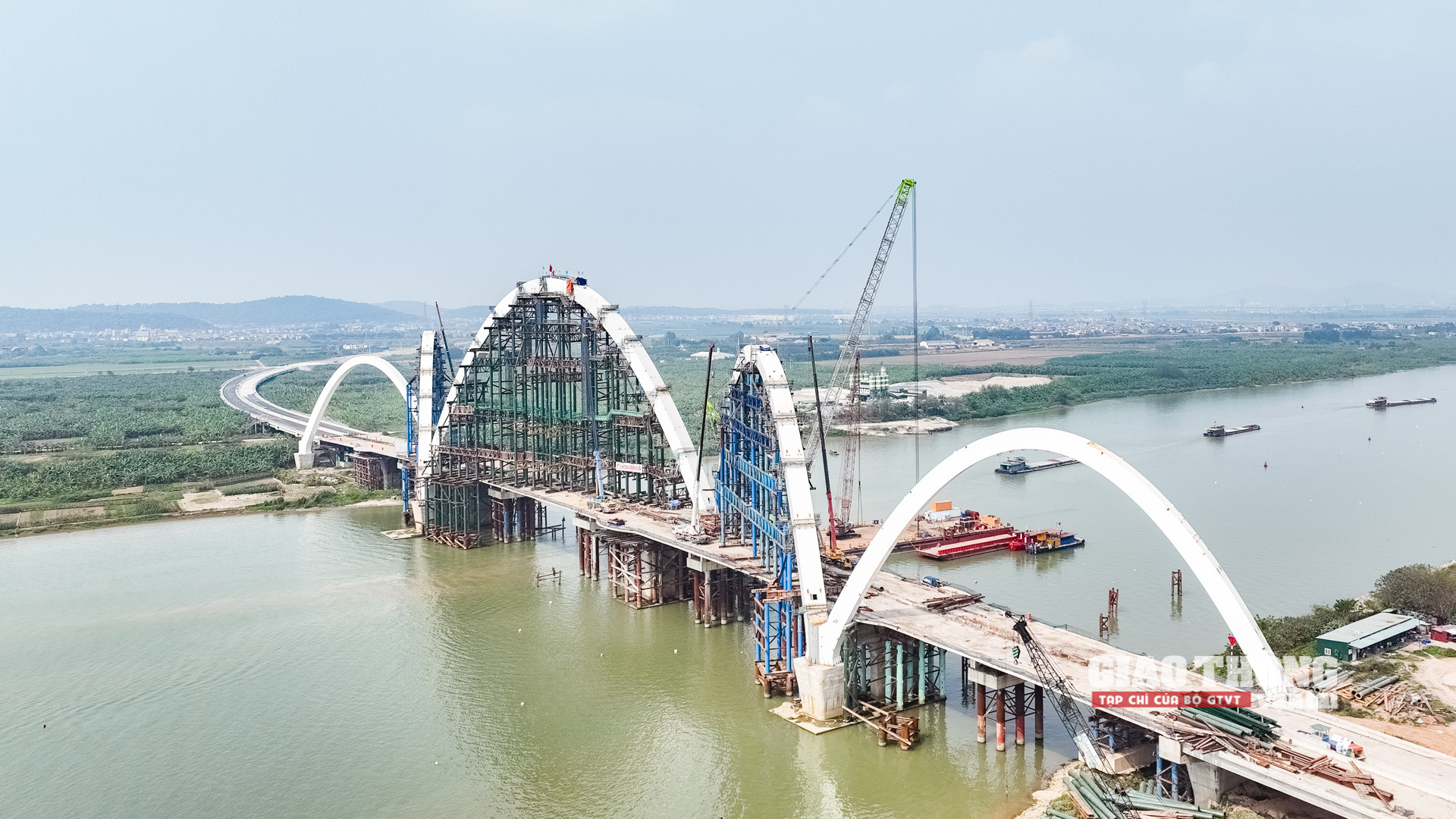 Phóng sự ảnh: Mục sở thị cầu vòm thép cao nhất Việt Nam chuẩn bị khánh thành - Ảnh 10. Phóng sự ảnh: Mục sở thị cầu vòm thép cao nhất Việt Nam chuẩn bị khánh thành - Ảnh 10.