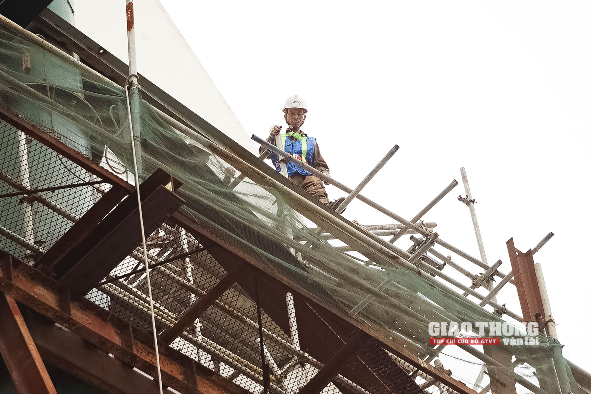 Phóng sự ảnh: Mục sở thị cầu vòm thép cao nhất Việt Nam chuẩn bị khánh thành - Ảnh 16. Phóng sự ảnh: Mục sở thị cầu vòm thép cao nhất Việt Nam chuẩn bị khánh thành - Ảnh 16.