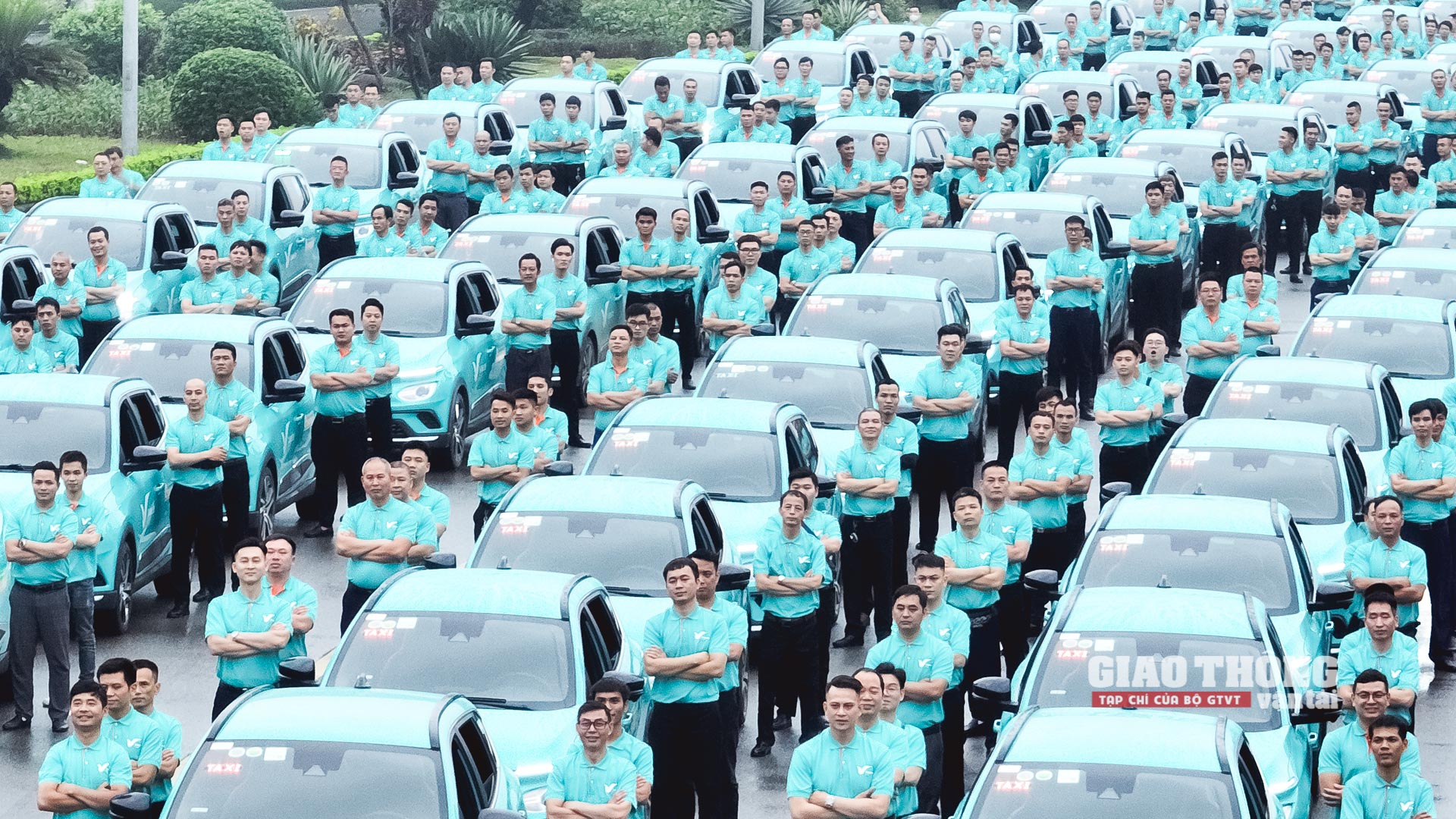 Ảnh: Cận cảnh dàn xe taxi điện chính thức phục vụ người dân Thủ đô - Ảnh 13.