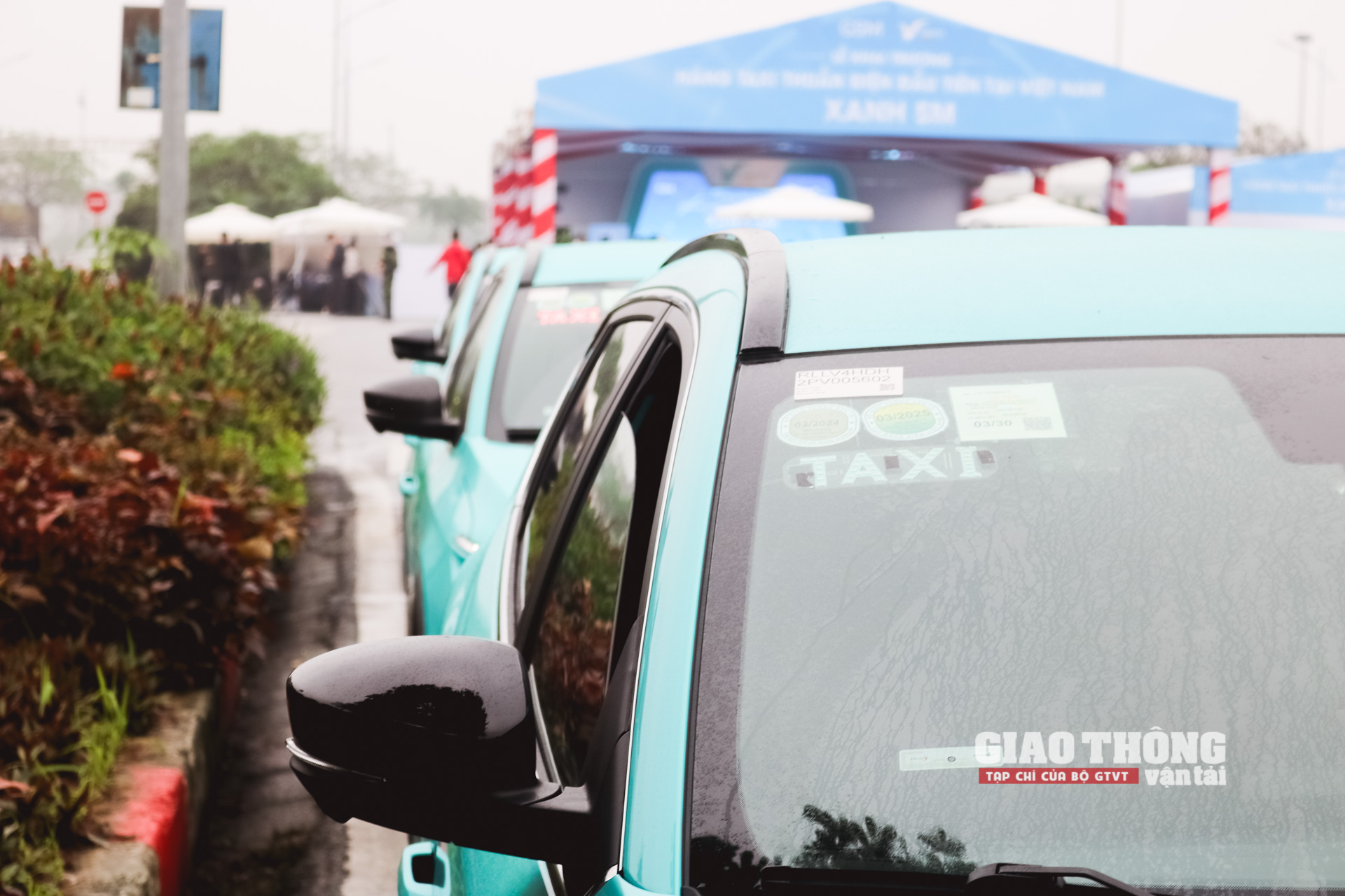 Ảnh: Cận cảnh dàn xe taxi điện chính thức phục vụ người dân Thủ đô - Ảnh 8.