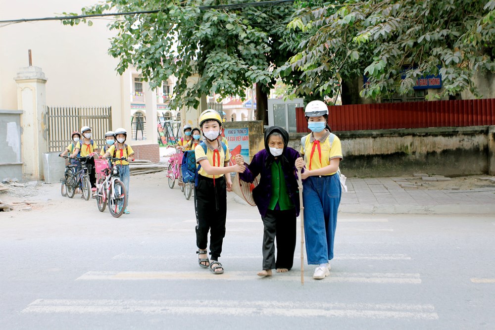 Ý thức tham gia giao thông thể hiện văn hóa quốc gia - Ảnh 1.