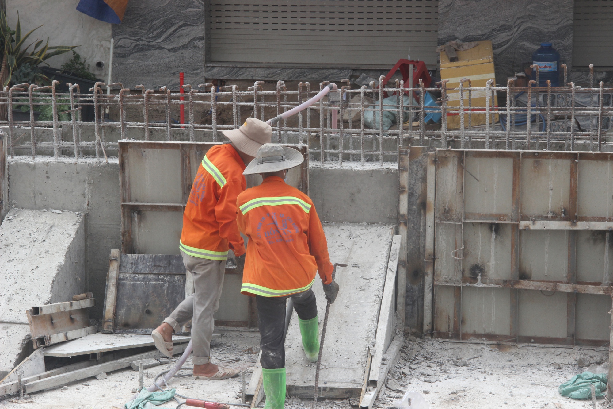 Đẩy nhanh thi công cầu Long Kiểng đưa vào hoạt động dịp Lễ 2/9 - Ảnh 7. Đẩy nhanh thi công cầu Long Kiểng đưa vào hoạt động dịp Lễ 2/9 - Ảnh 7.