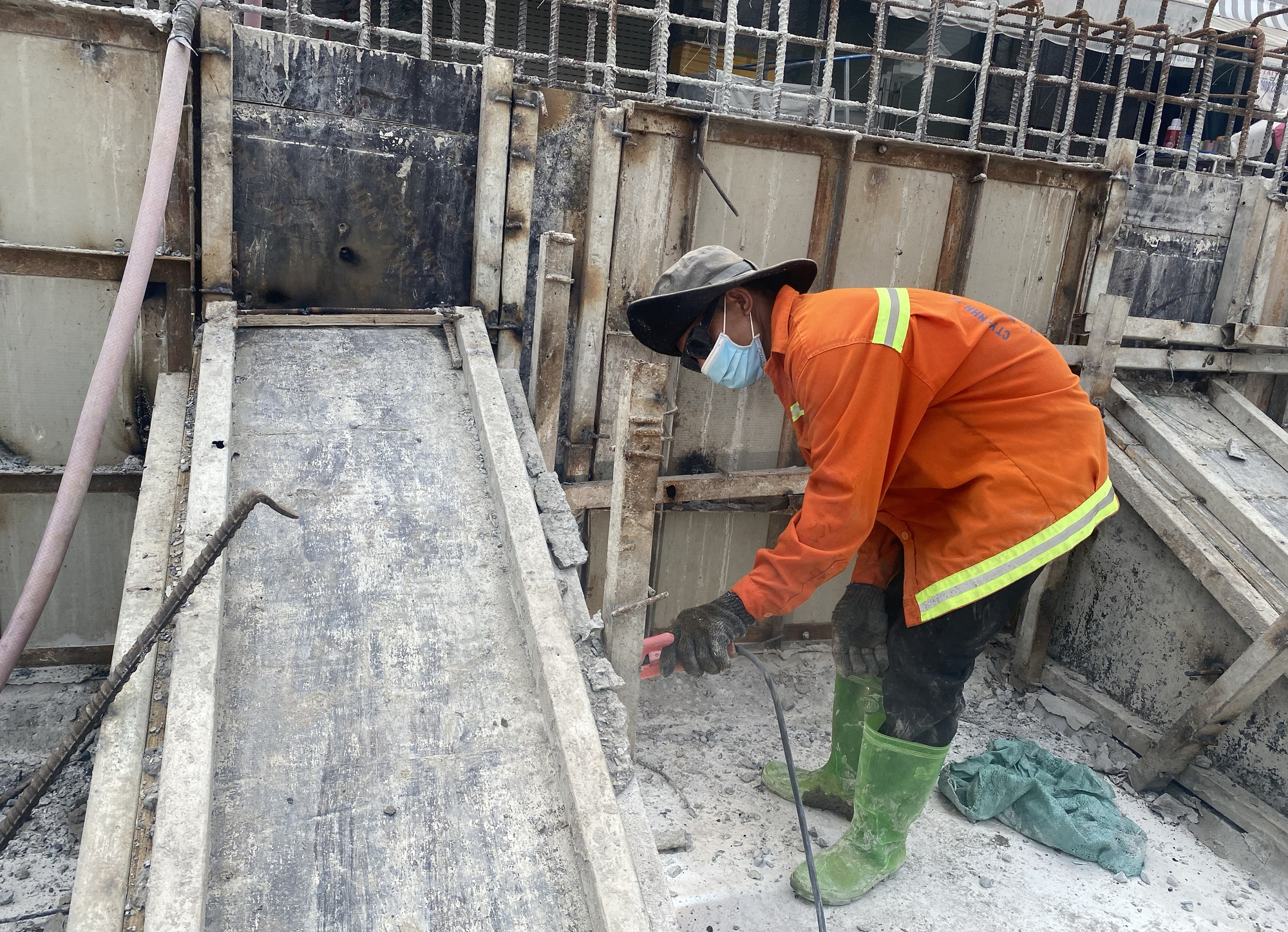 Đẩy nhanh thi công cầu Long Kiểng đưa vào hoạt động dịp Lễ 2/9 - Ảnh 6. Đẩy nhanh thi công cầu Long Kiểng đưa vào hoạt động dịp Lễ 2/9 - Ảnh 6.